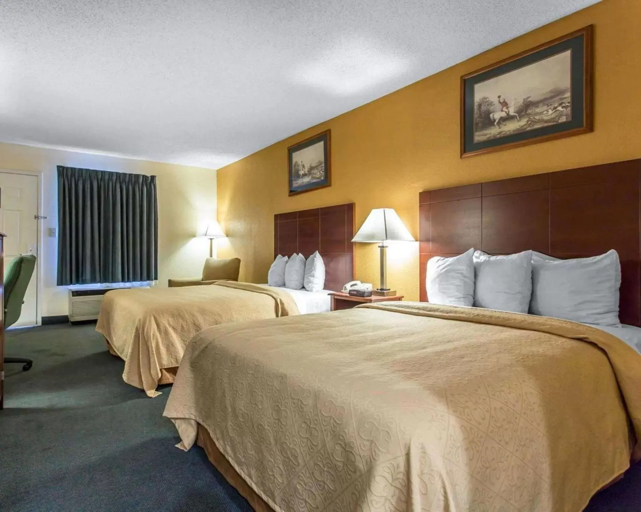 Photo of the whole room, Bed in Quality Inn Aiken