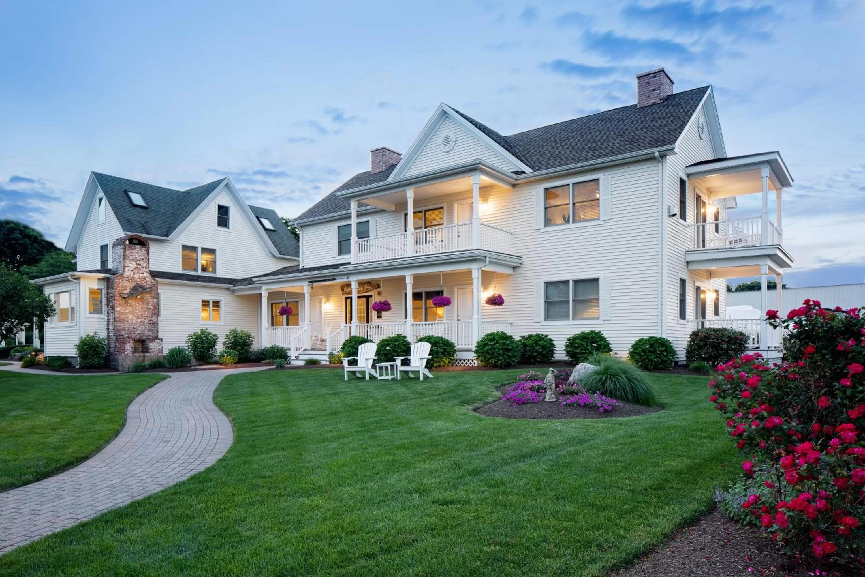 Inn at Harbor Hill Marina