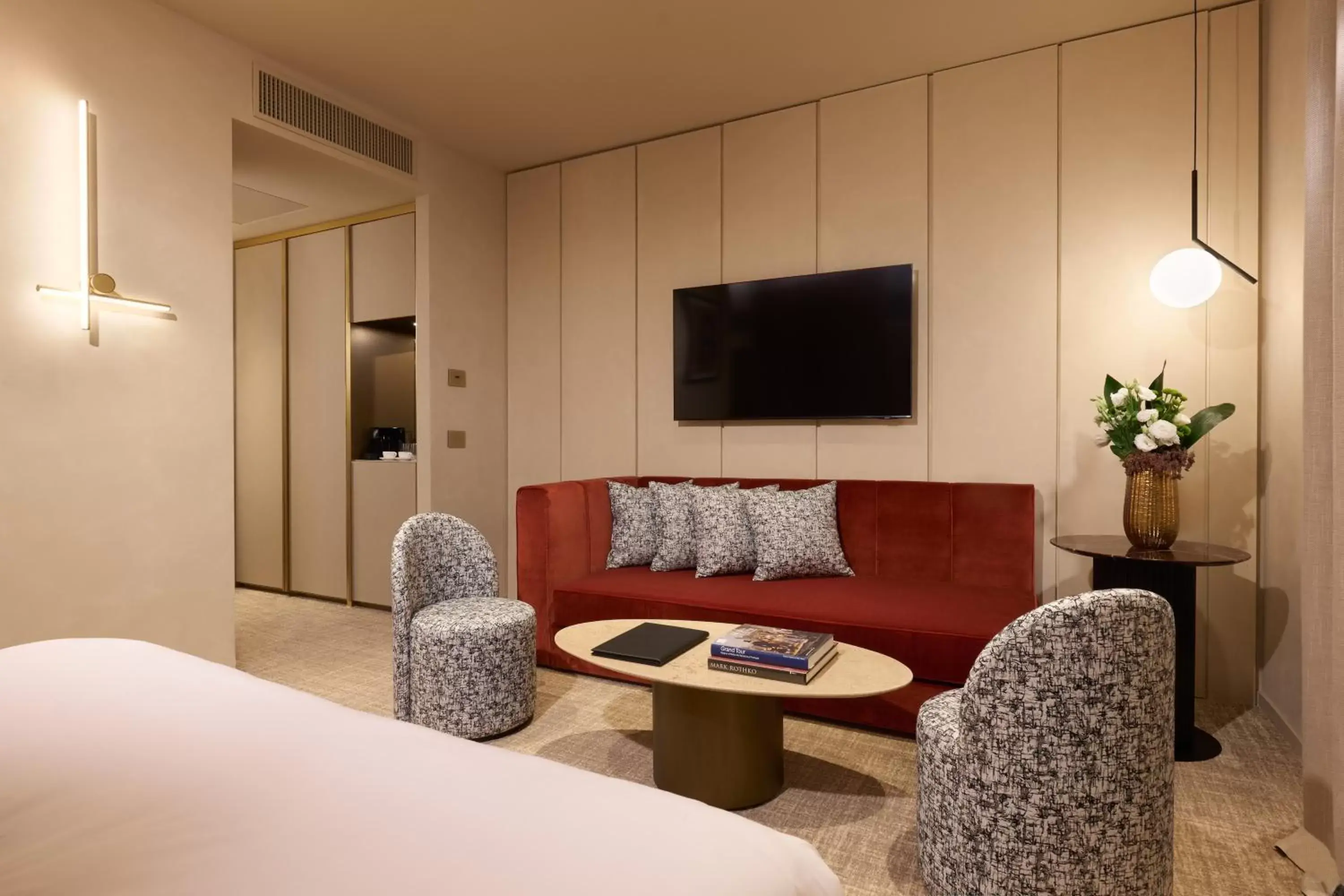 Bedroom, Seating Area in Borghese Contemporary Hotel