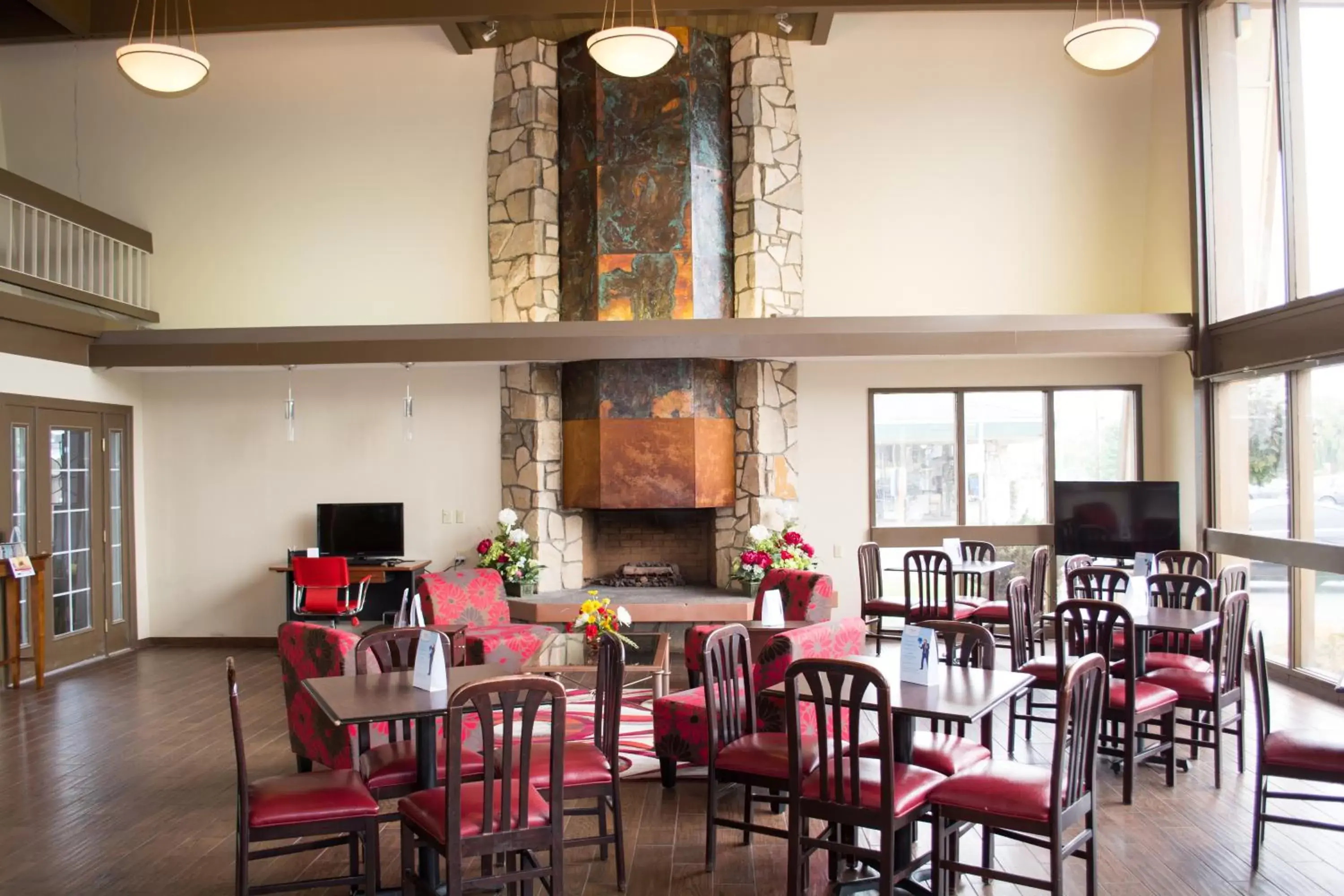 Lobby or reception, Restaurant/Places to Eat in Days Inn by Wyndham Klamath Falls