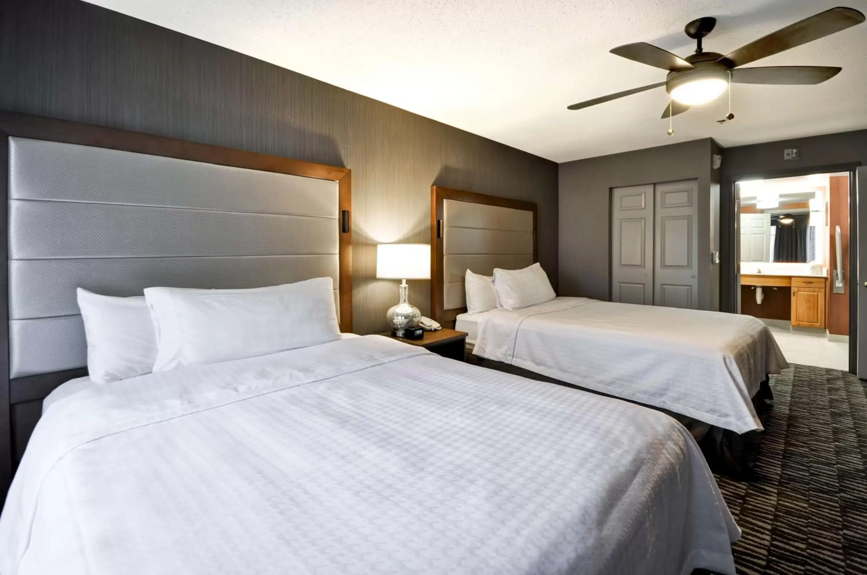 Bed in Homewood Suites by Hilton Hartford South-Glastonbury