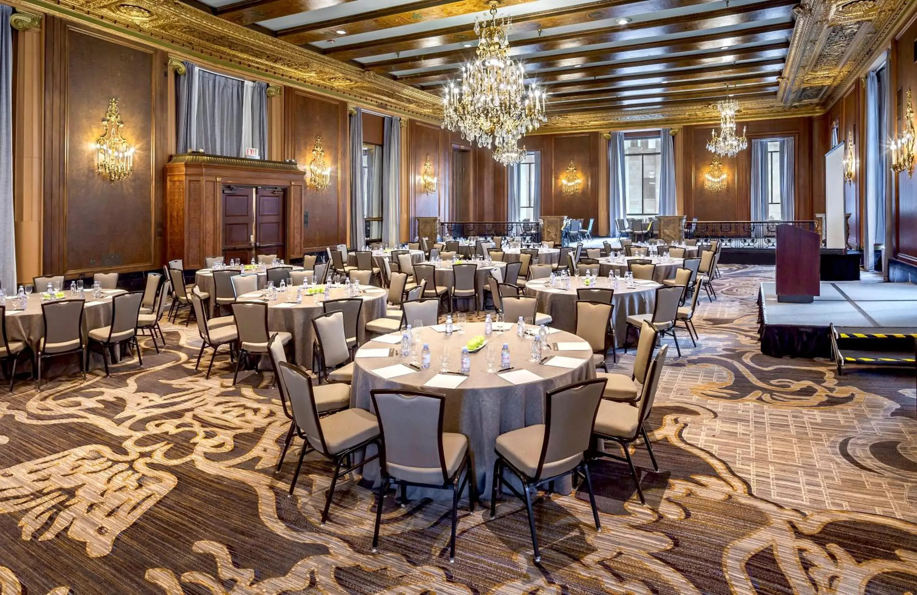 Banquet/Function facilities, Restaurant/Places to Eat in InterContinental Chicago Magnificent Mile, an IHG Hotel