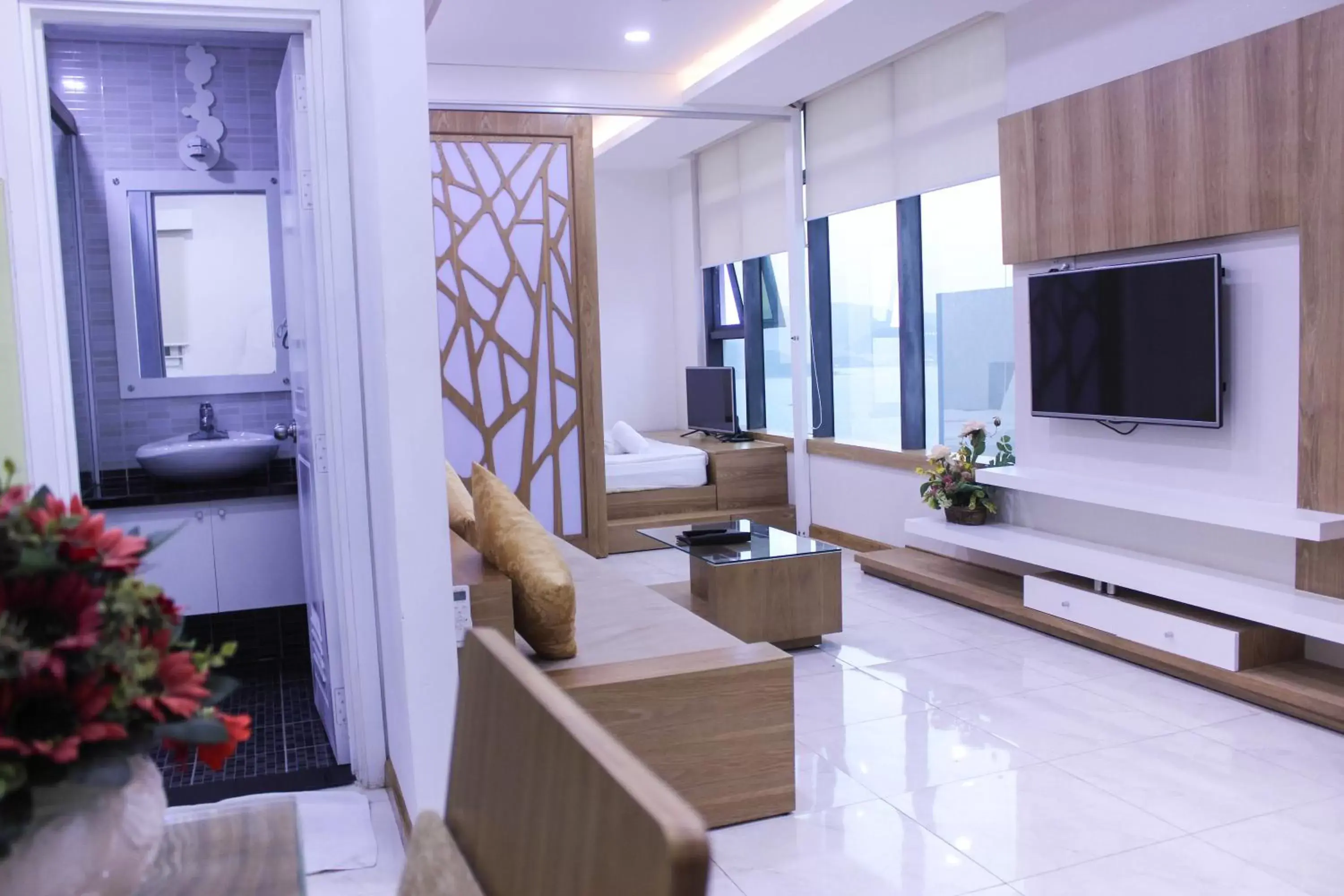 Communal lounge/ TV room in Gold Ocean Apartment