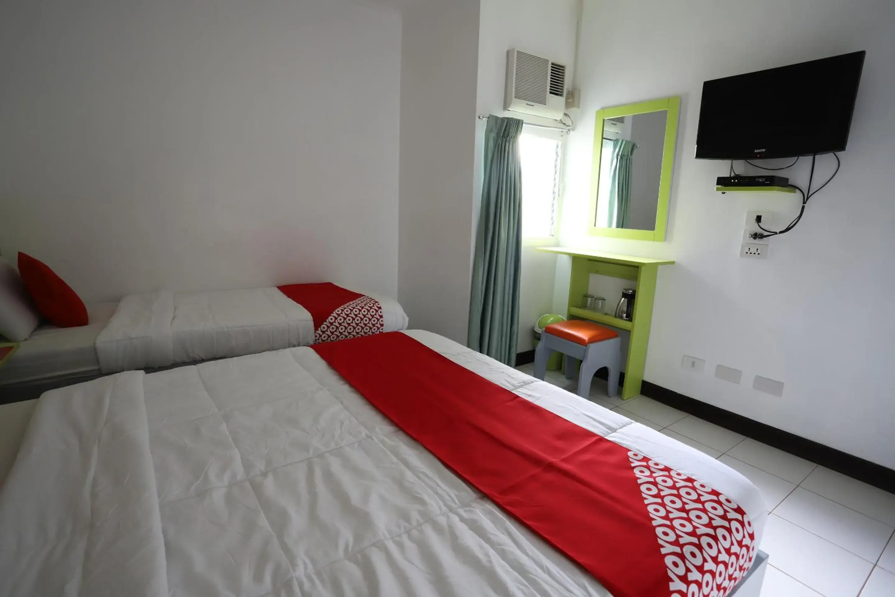 Bedroom, Bed in OYO 210 Apple Tree Suites