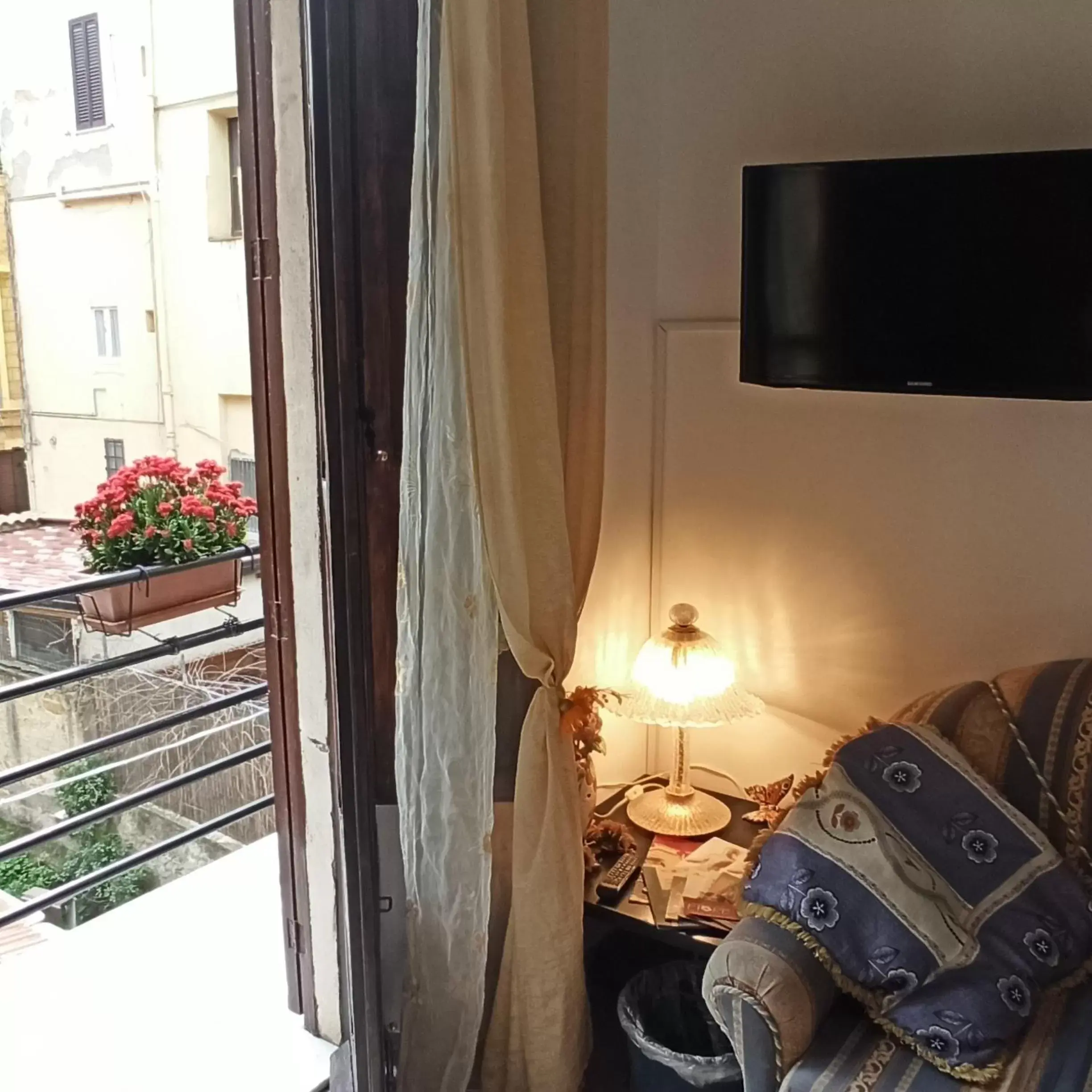 Property building, TV/Entertainment Center in B&B "Le Quattro Stagioni"