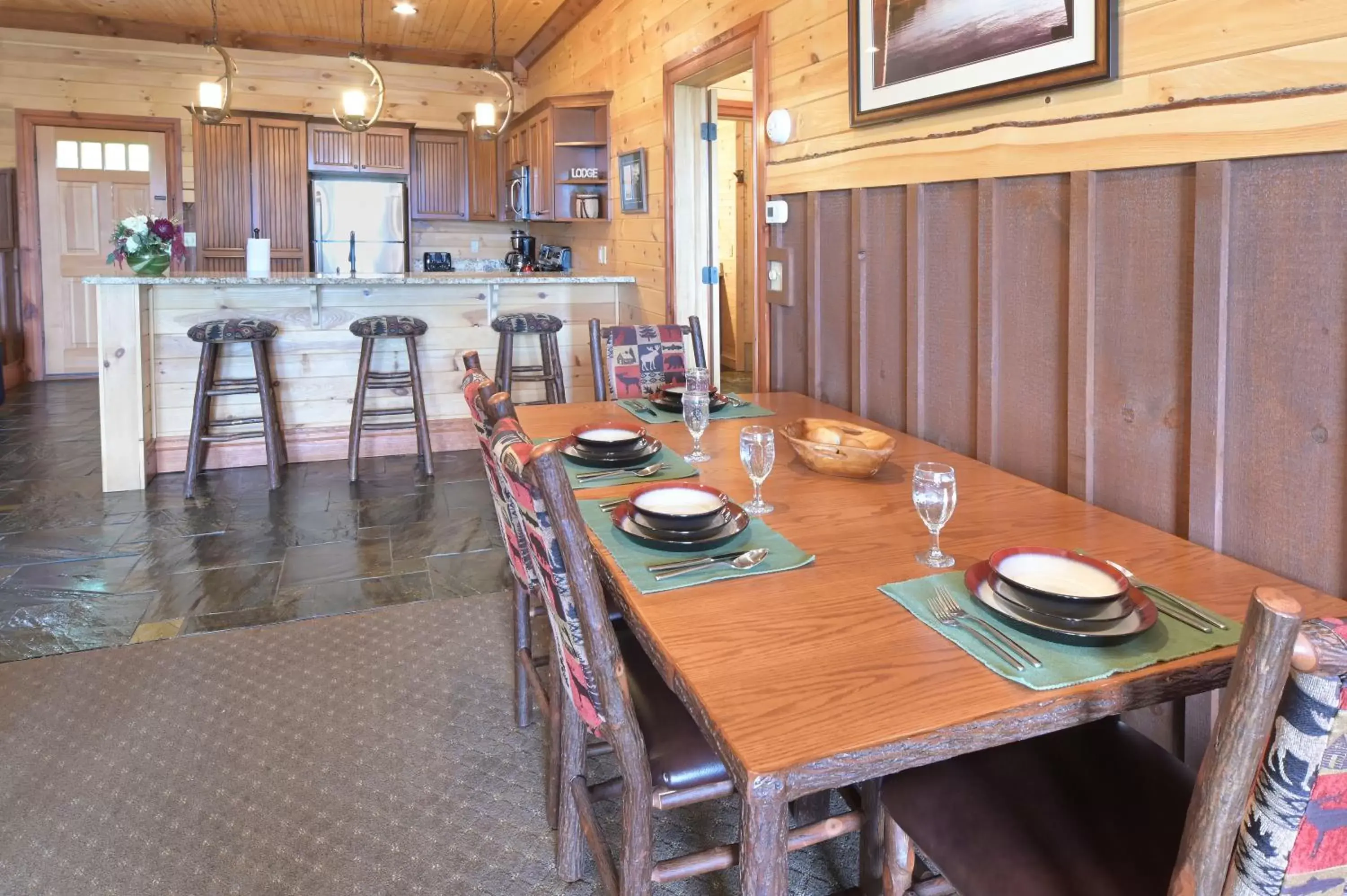 Kitchen or kitchenette, Restaurant/Places to Eat in The Lodges at Cresthaven