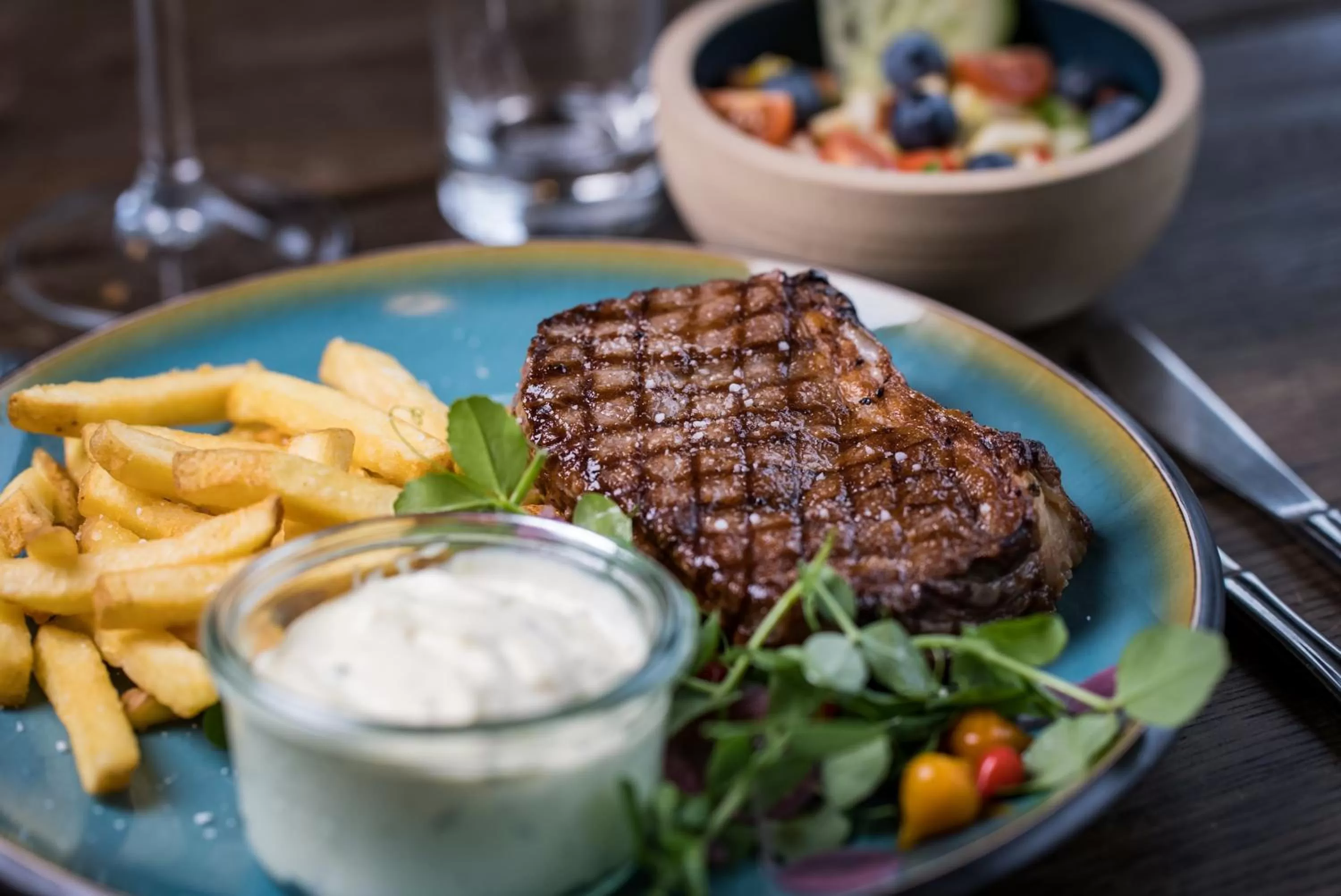 Restaurant/places to eat in Hotel Marina