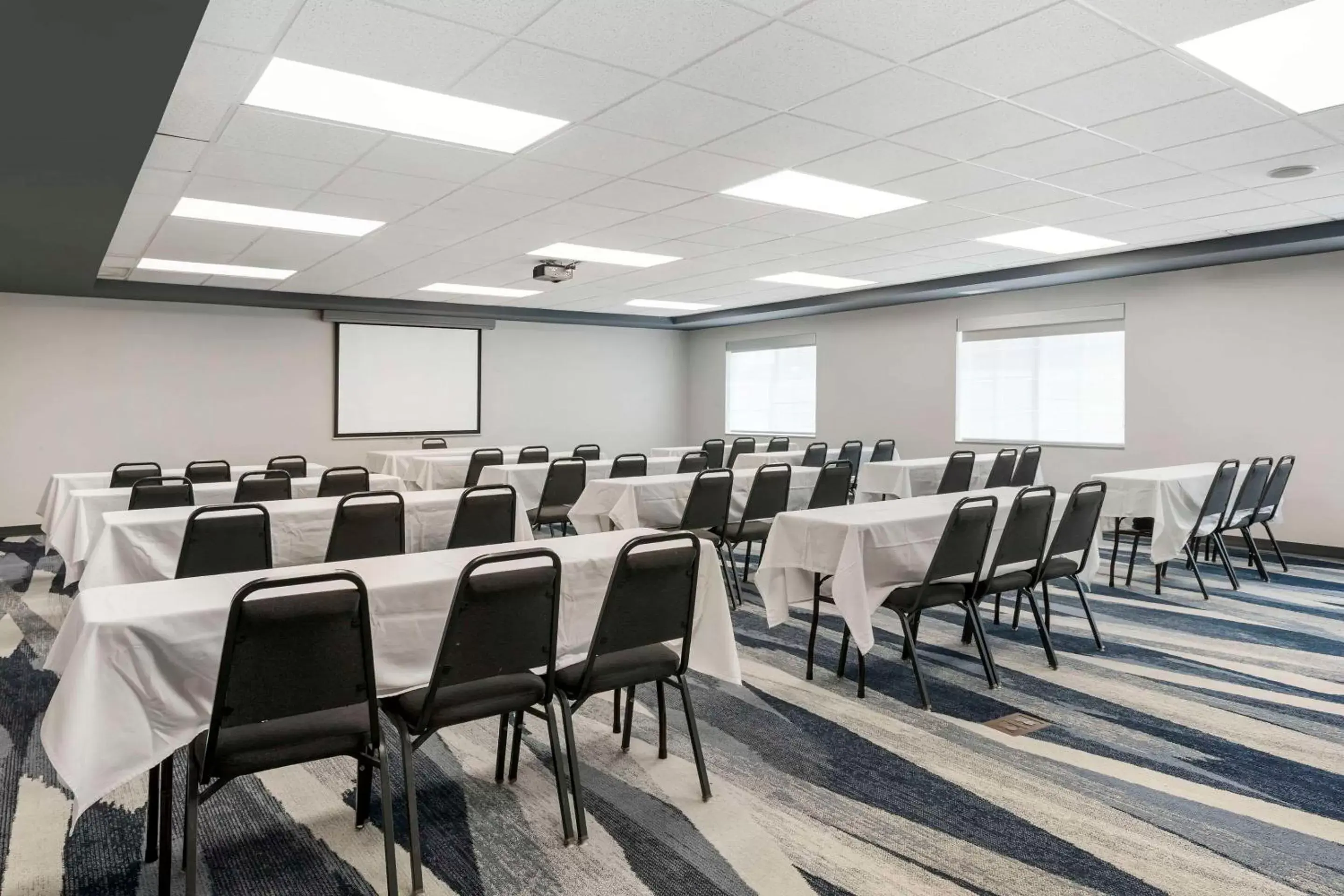 Meeting/conference room in Comfort Suites Elgin