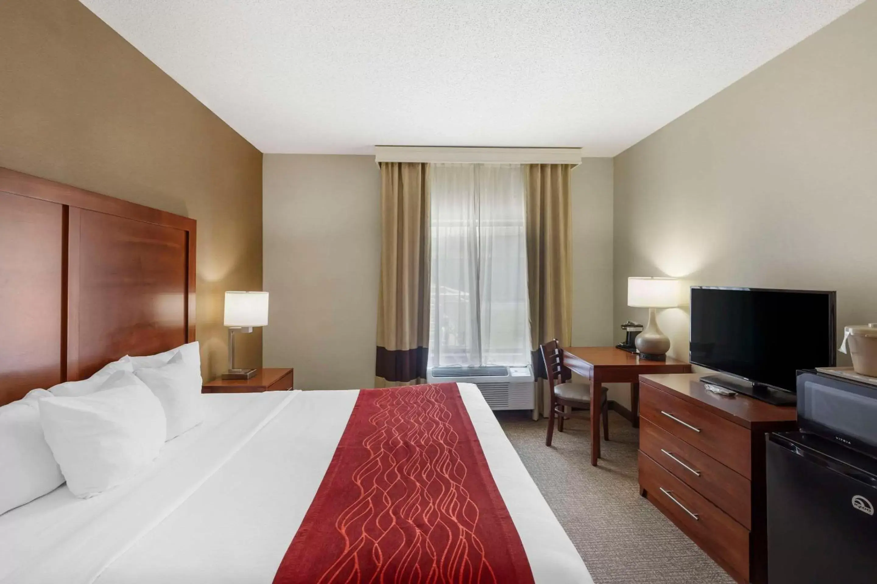 Bedroom, TV/Entertainment Center in Comfort Inn & Suites Rapid City