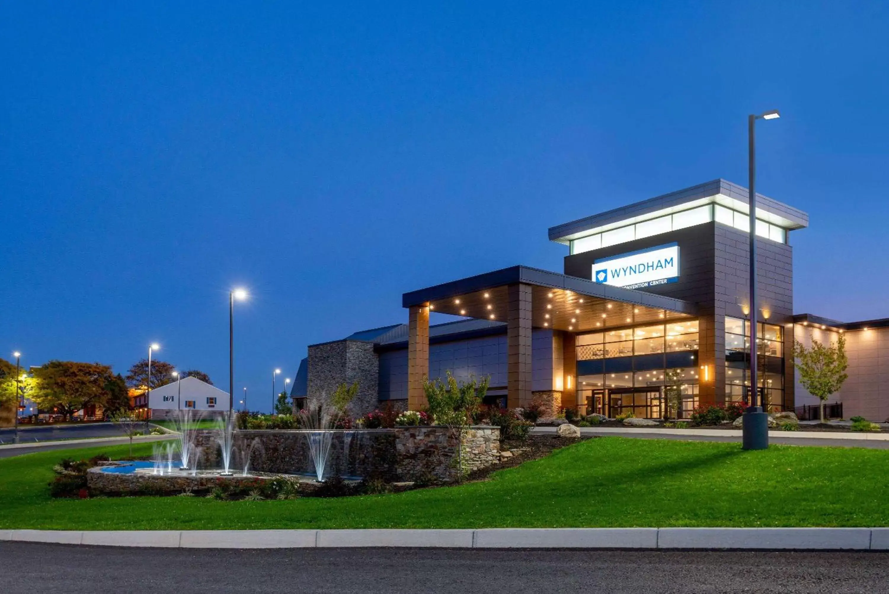 Property building in Wyndham Lancaster Resort and Convention Center Property building in Wyndham Lancaster Resort and Convention Center