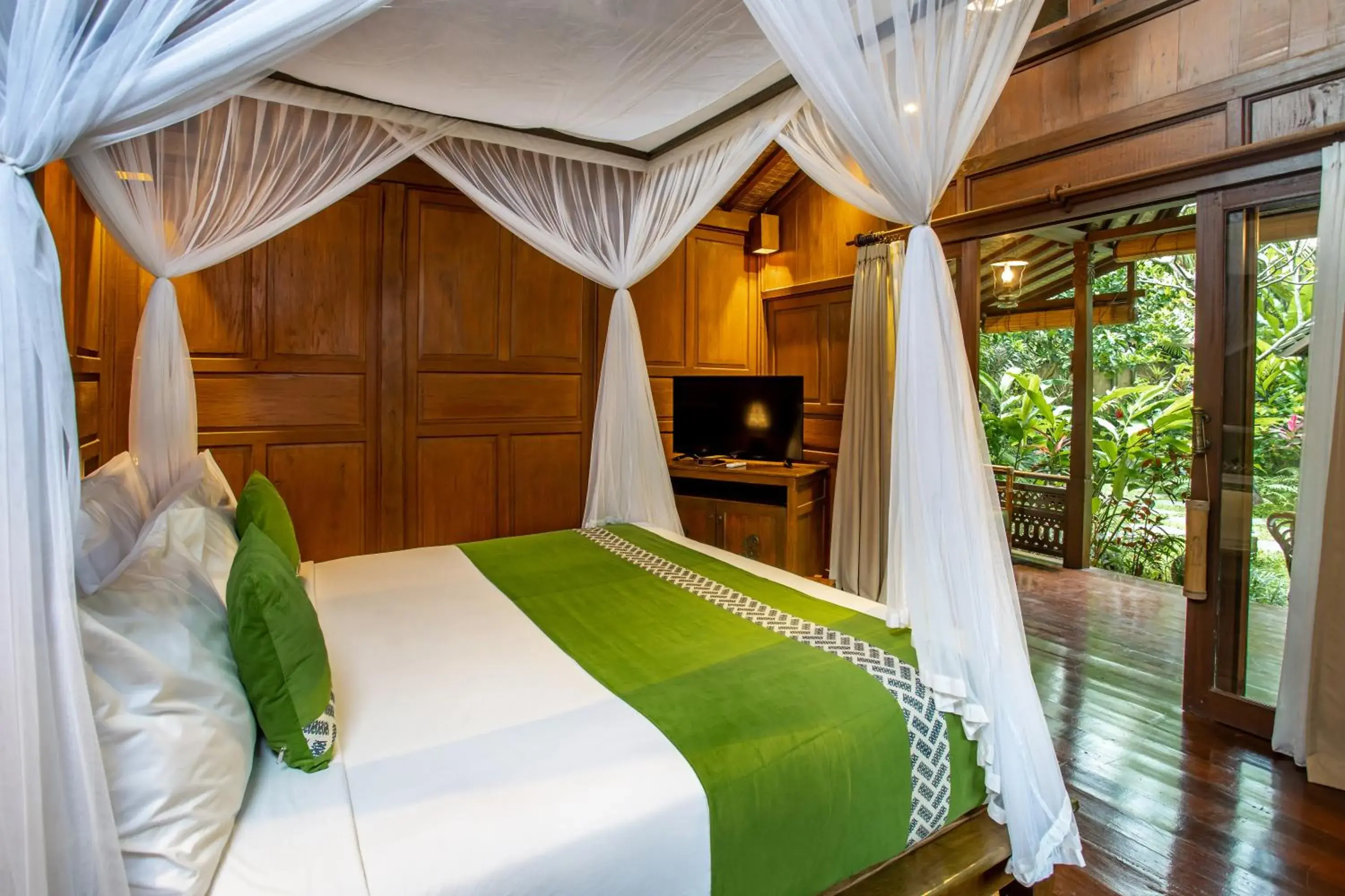 Bed in Arya Villas Ubud