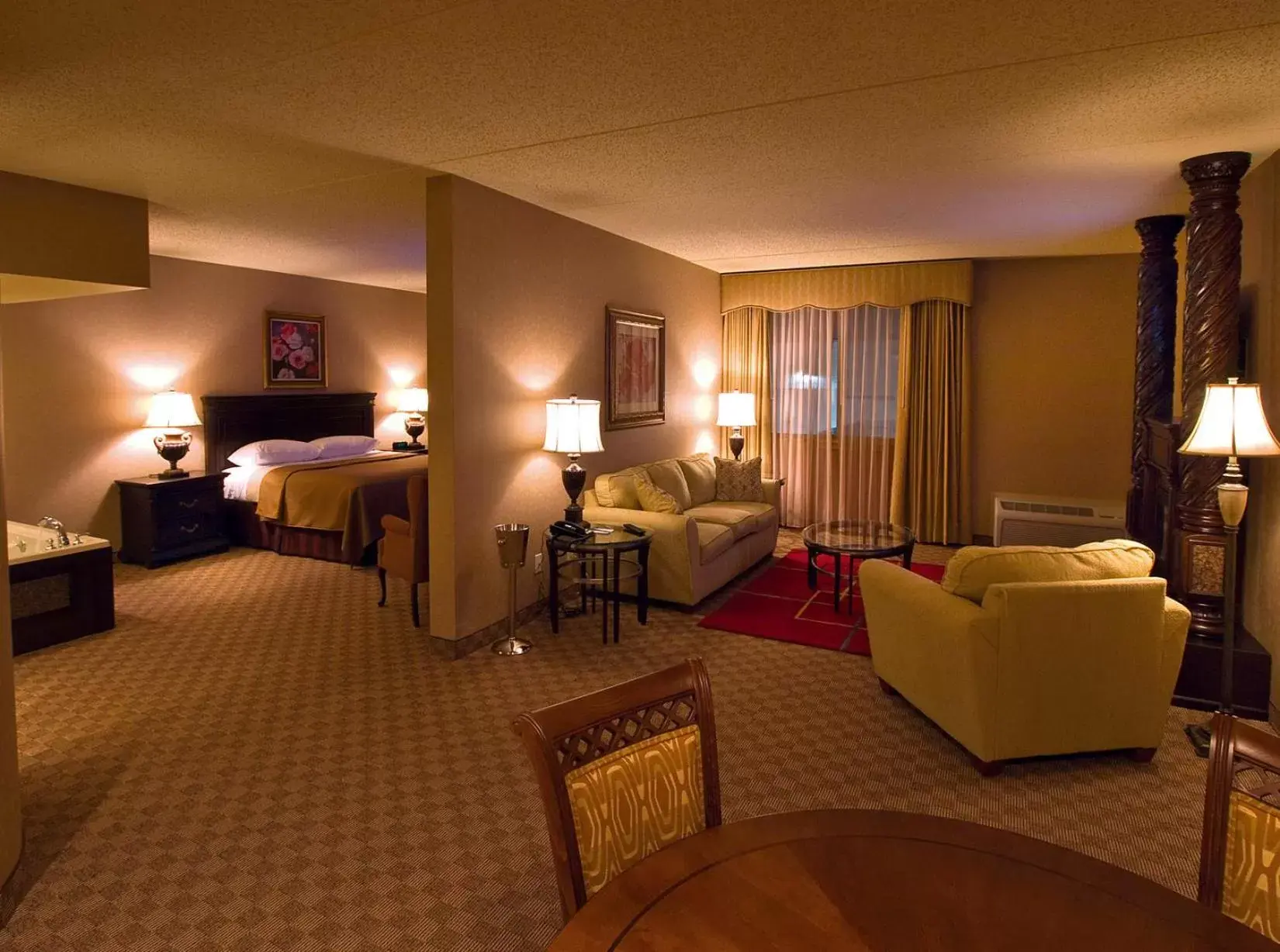 Bed, Seating Area in Salvatores Grand Hotel