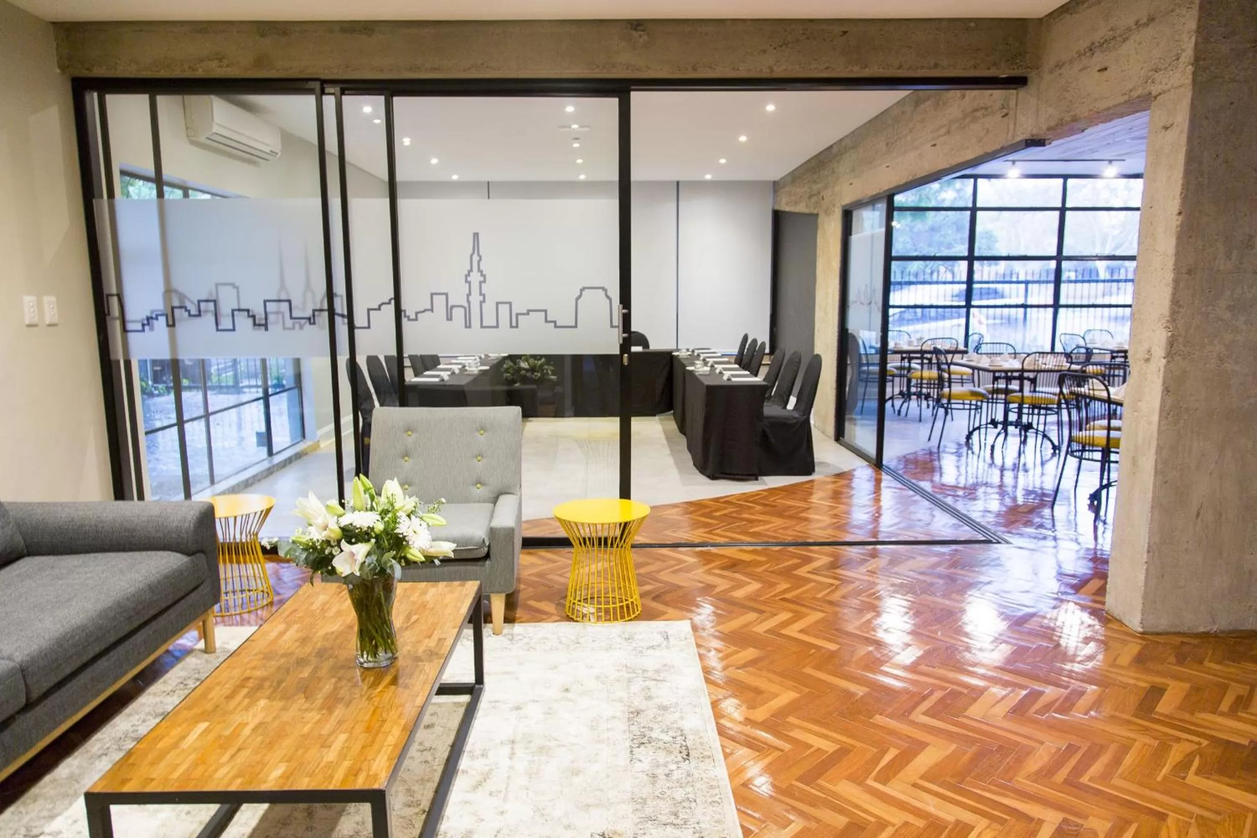 Restaurant/places to eat in Hotel 224 & Apartments