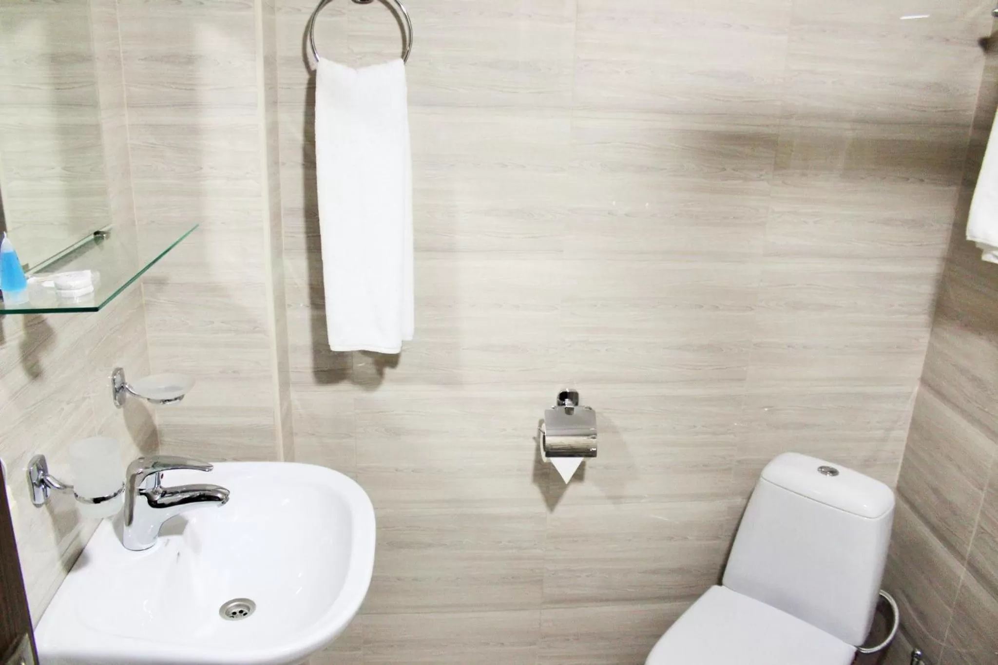 Shower in Hotel Gureli