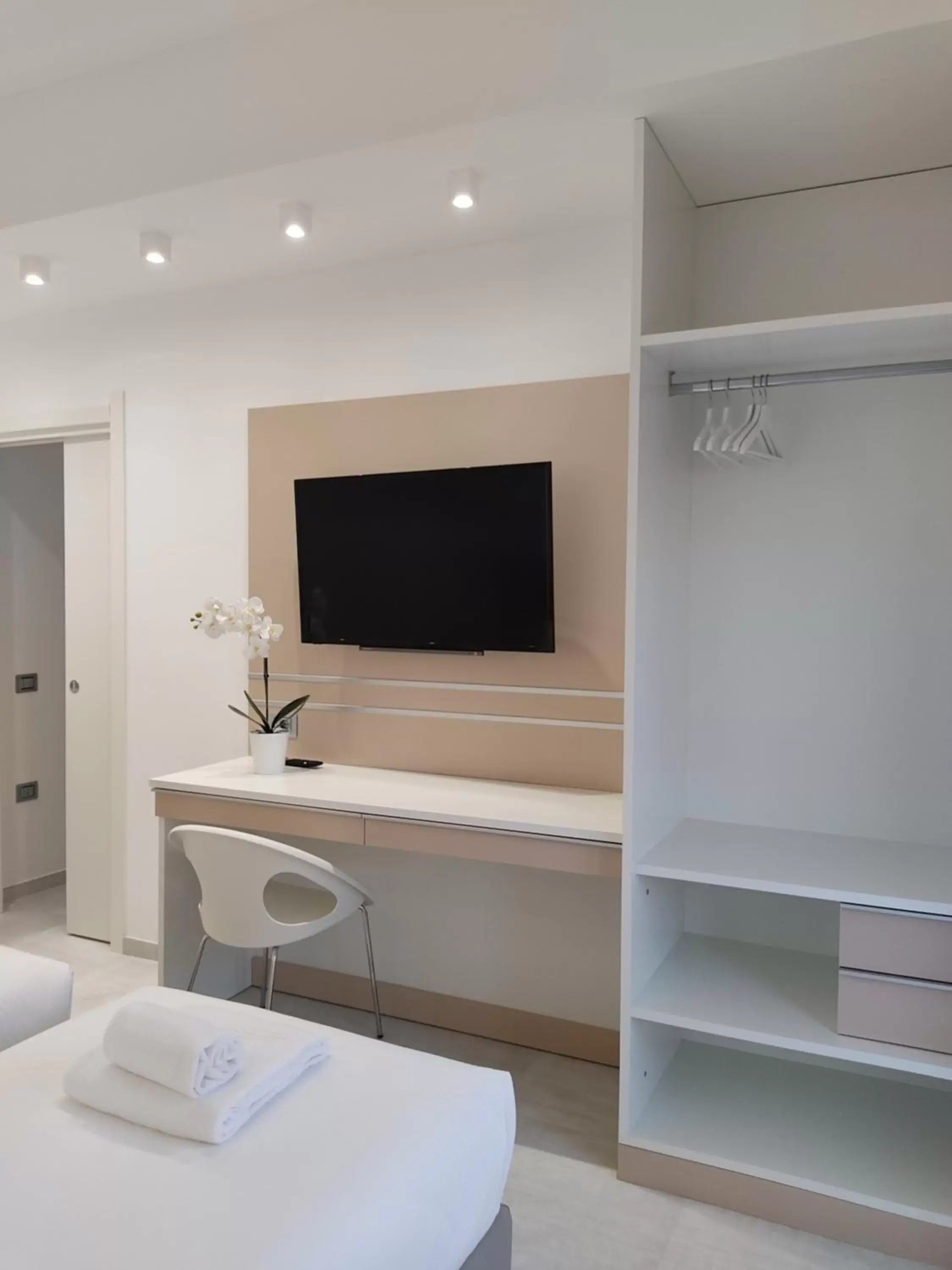 Bedroom, TV/Entertainment Center in Bizantini Tropea