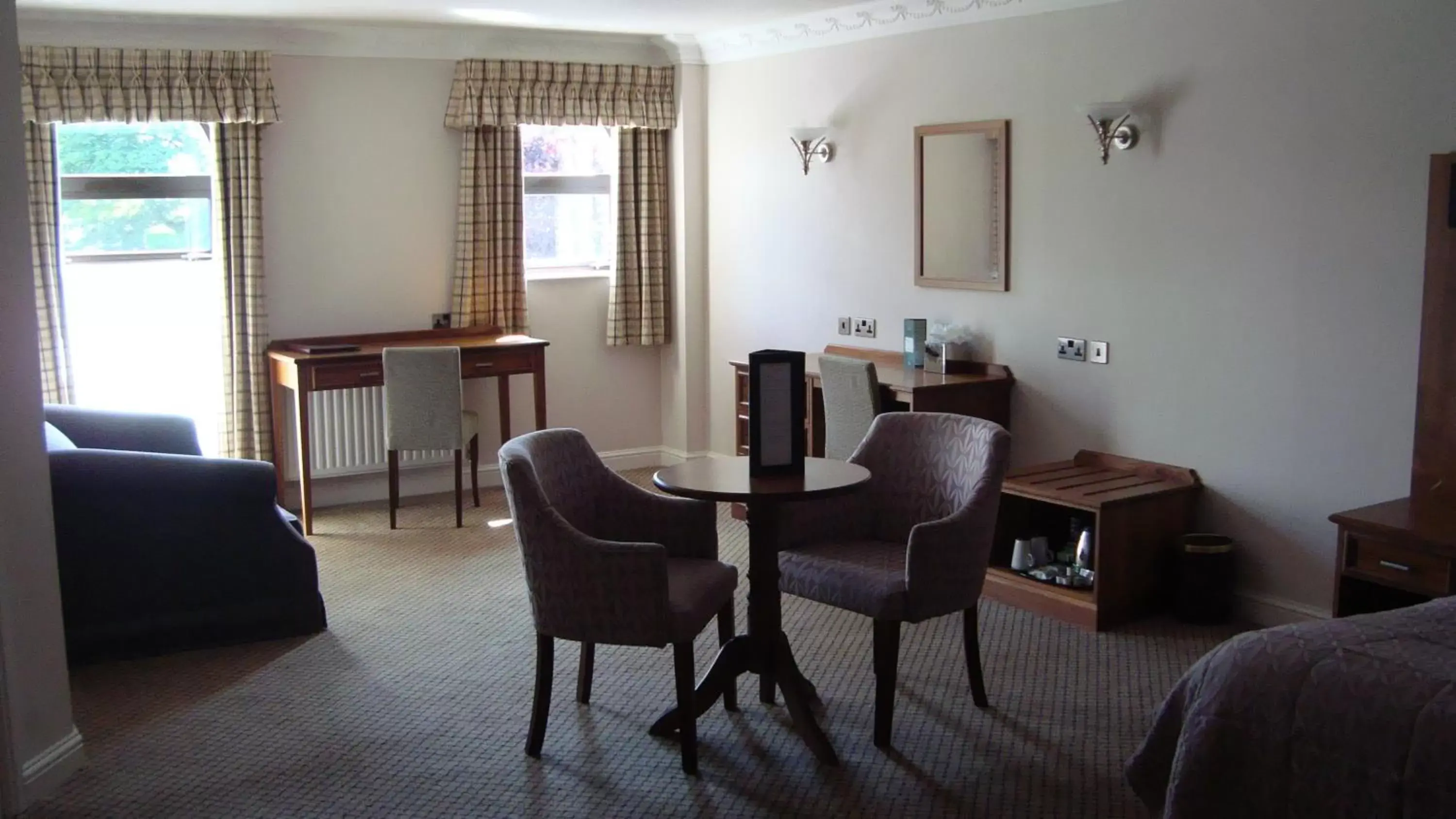 Bedroom, Seating Area in Waterton Park Hotel