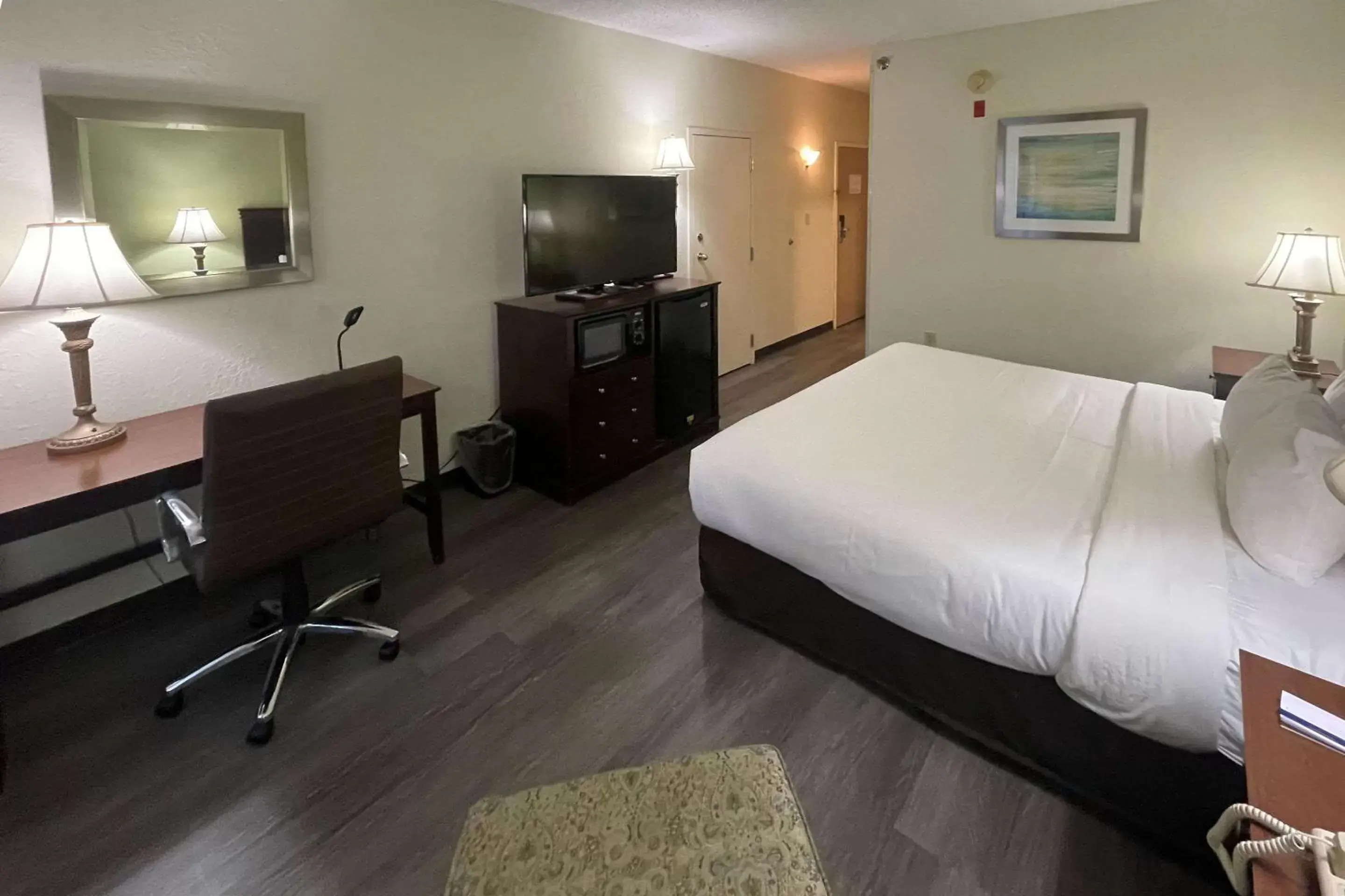 Bedroom, TV/Entertainment Center in Comfort Inn Pinehurst