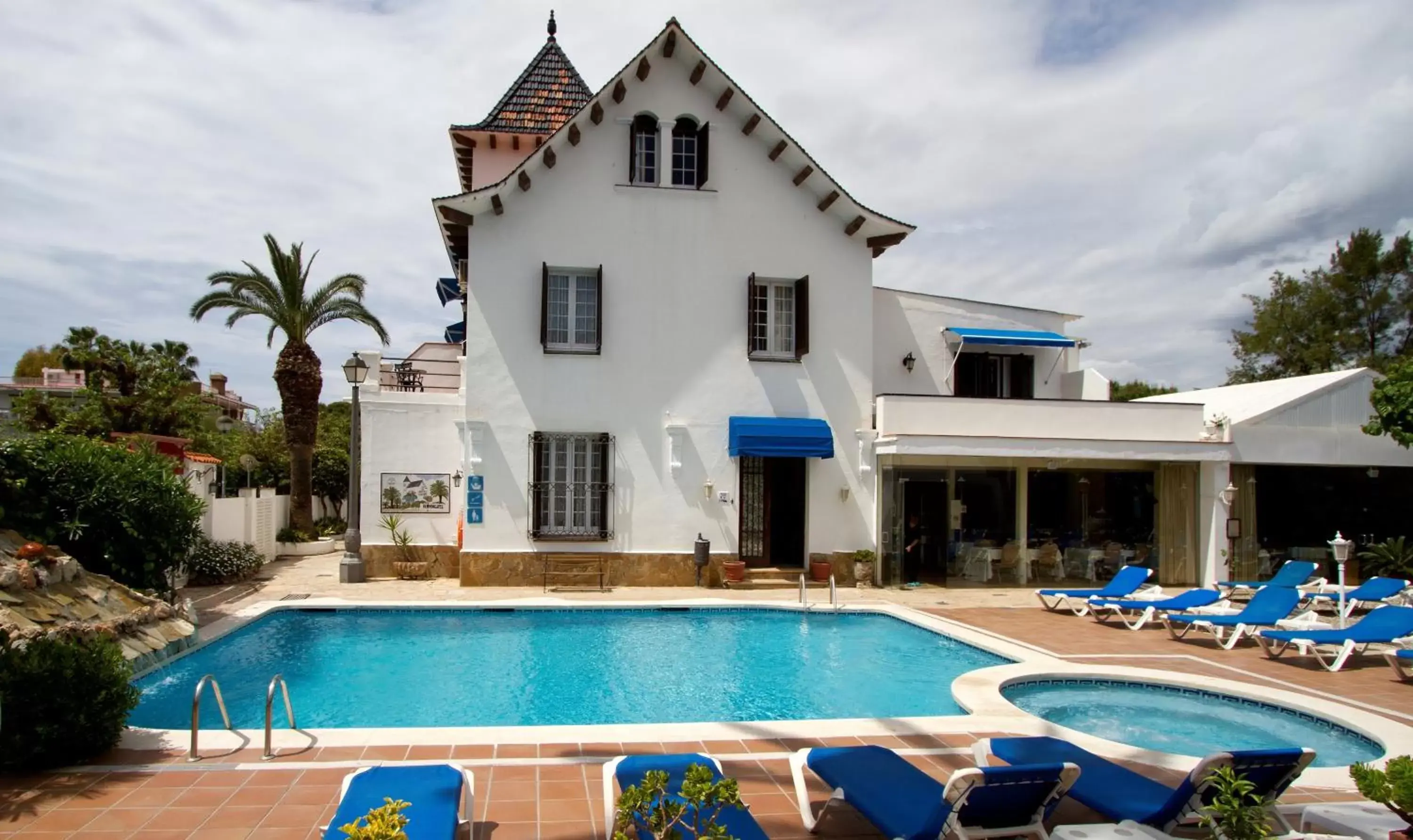 Swimming pool, Property Building in Hotel Capri