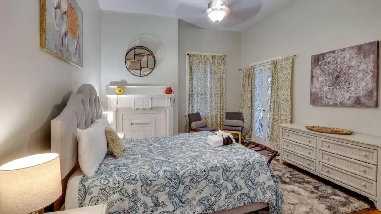 Bedroom in Comfortable Escape in Historic Downtown Savannah