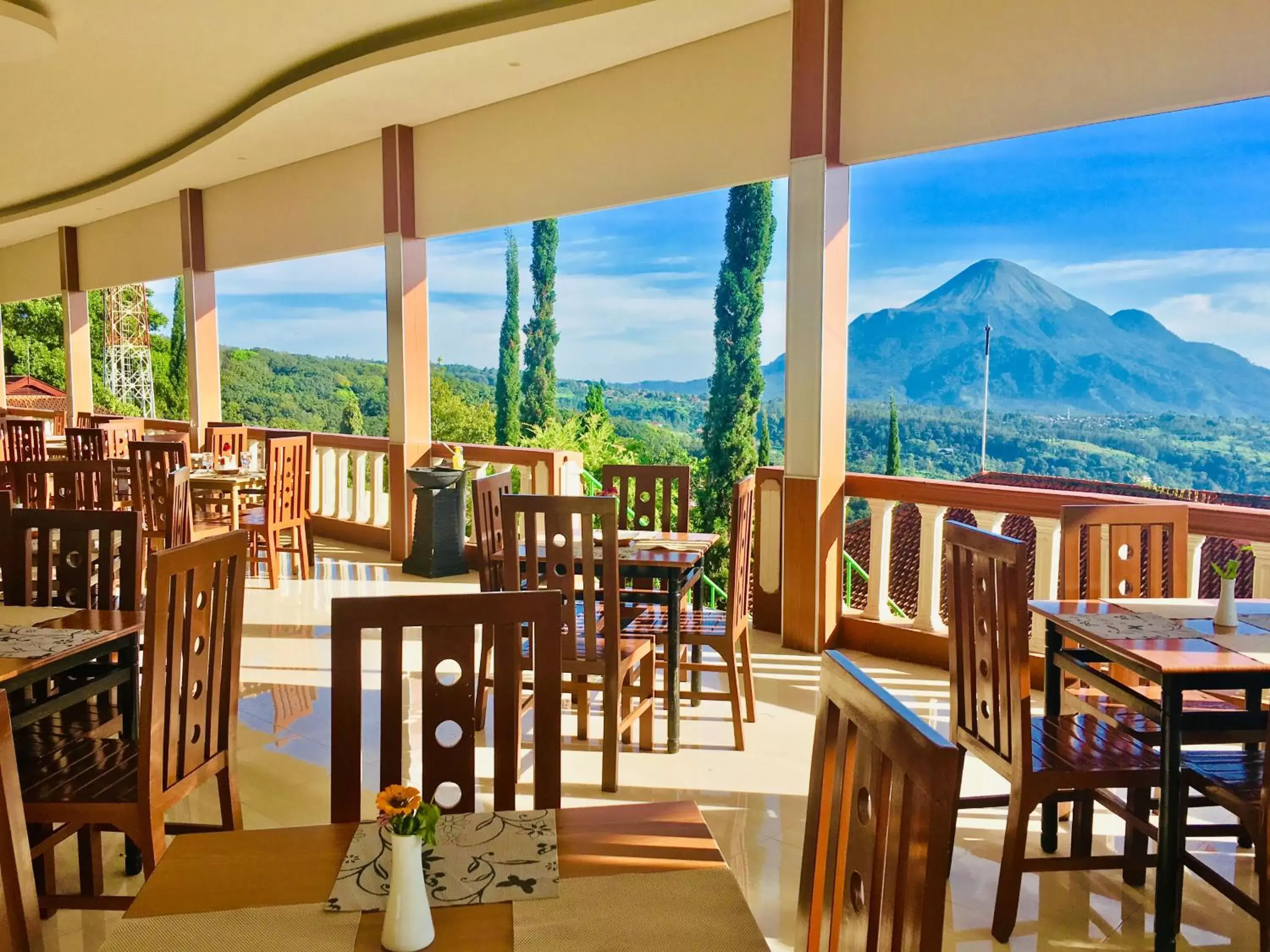 Restaurant/Places to Eat in Inna Tretes Hotel & Resort