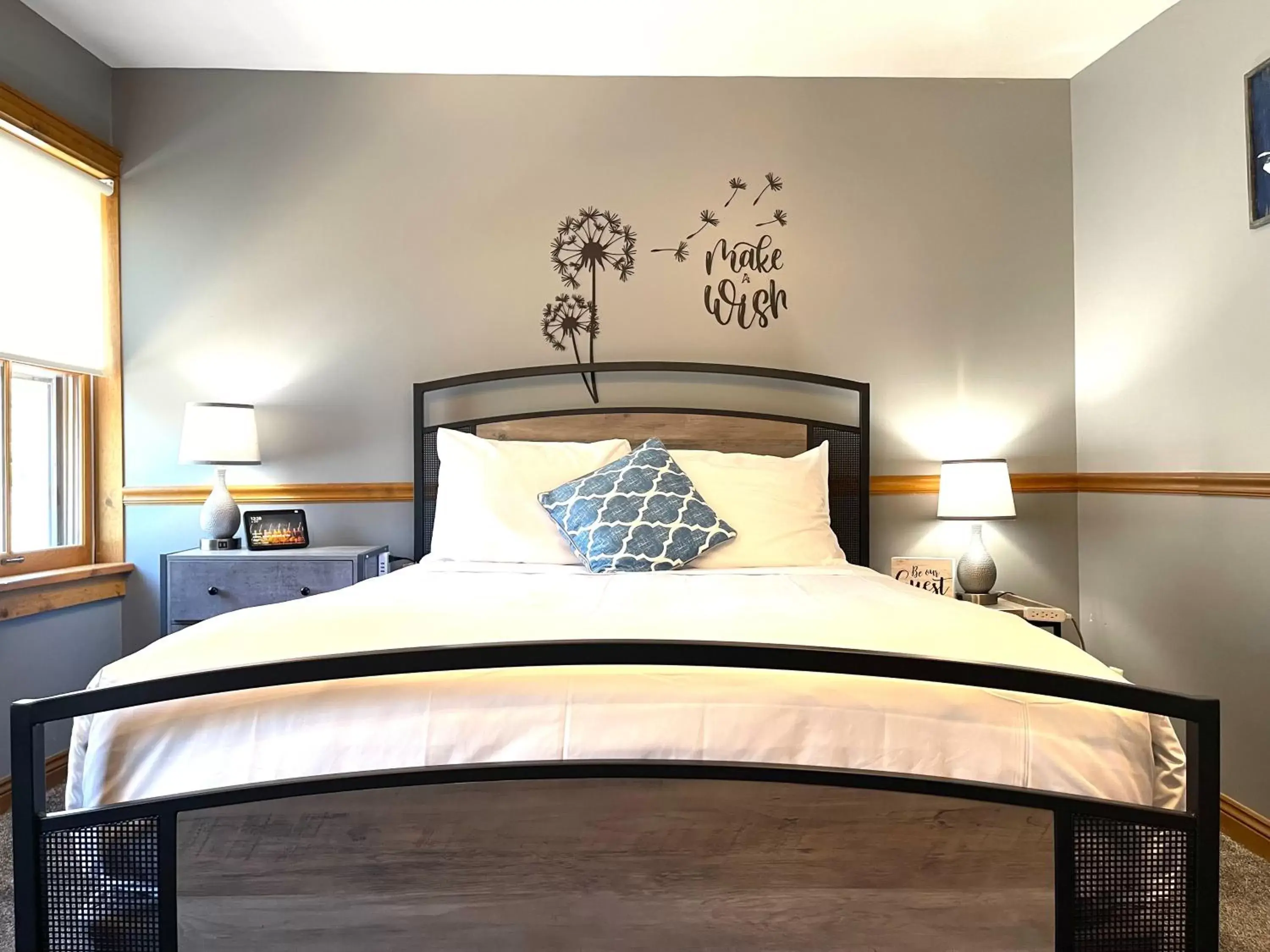Bedroom, Bed in Riverboat Suites