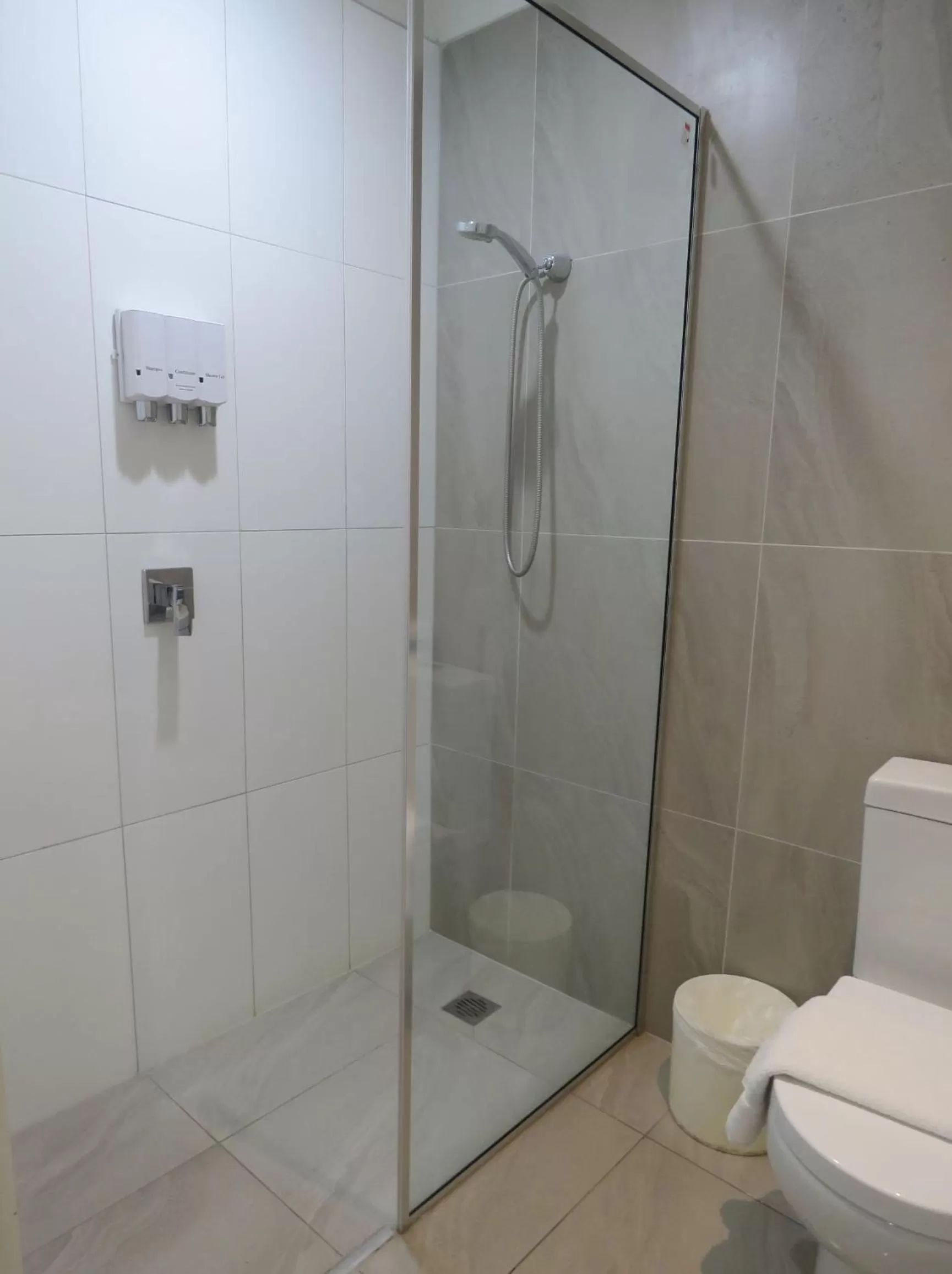 Bathroom in Burke & Wills Mt Isa