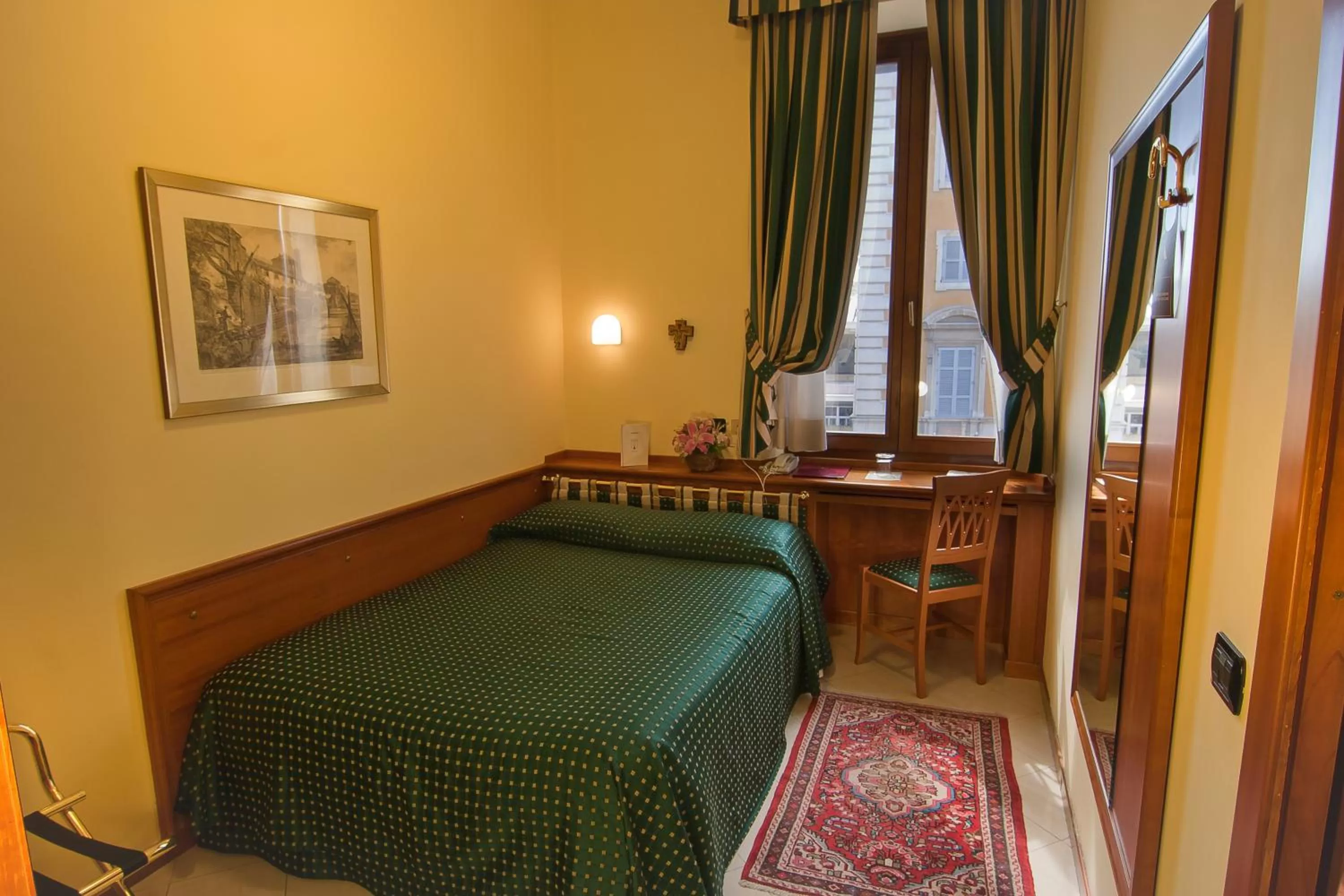 Photo of the whole room, Bed in Residenza Paolo VI