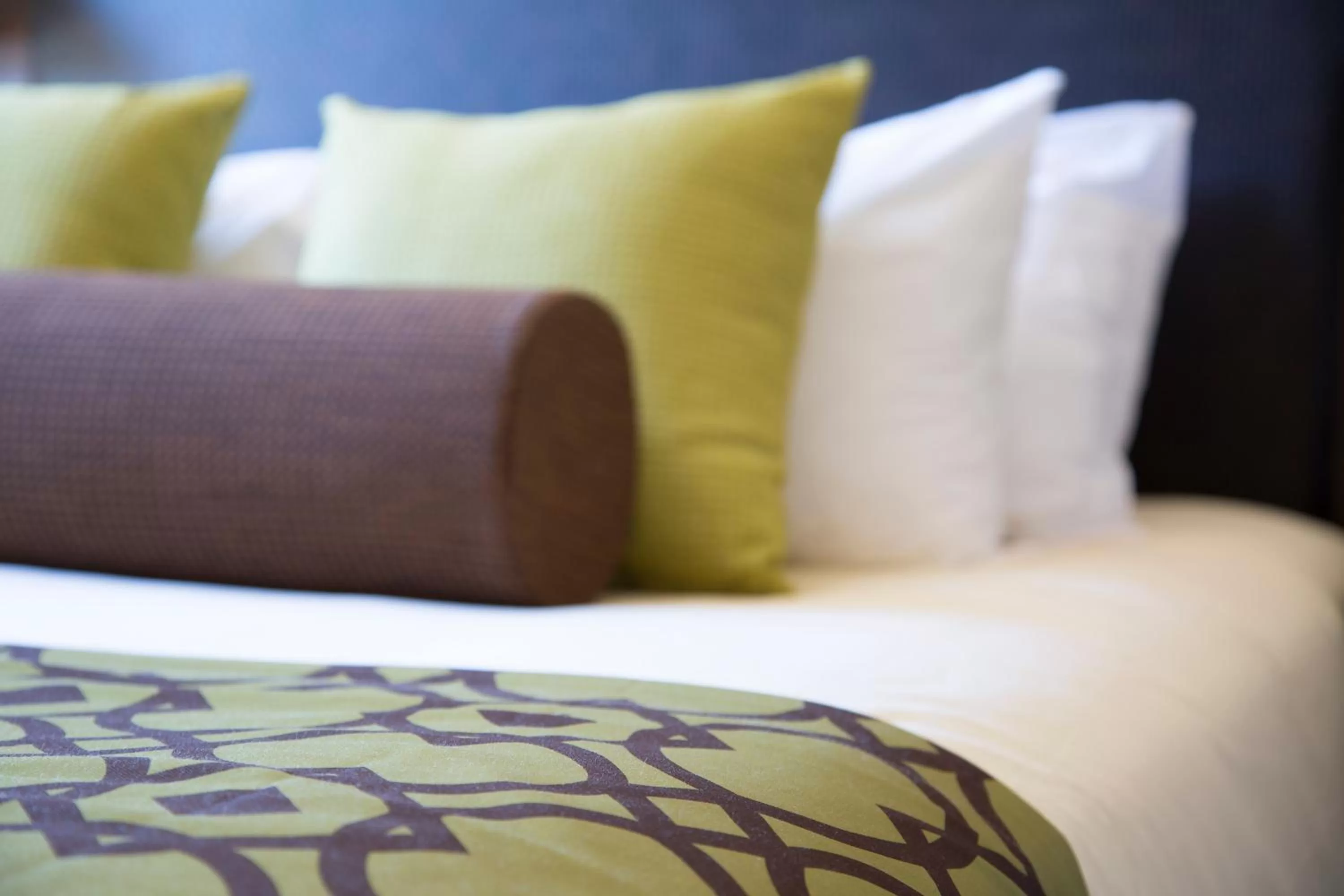 Bedroom, Bed in Executive Suites Hotel and Resort, Squamish