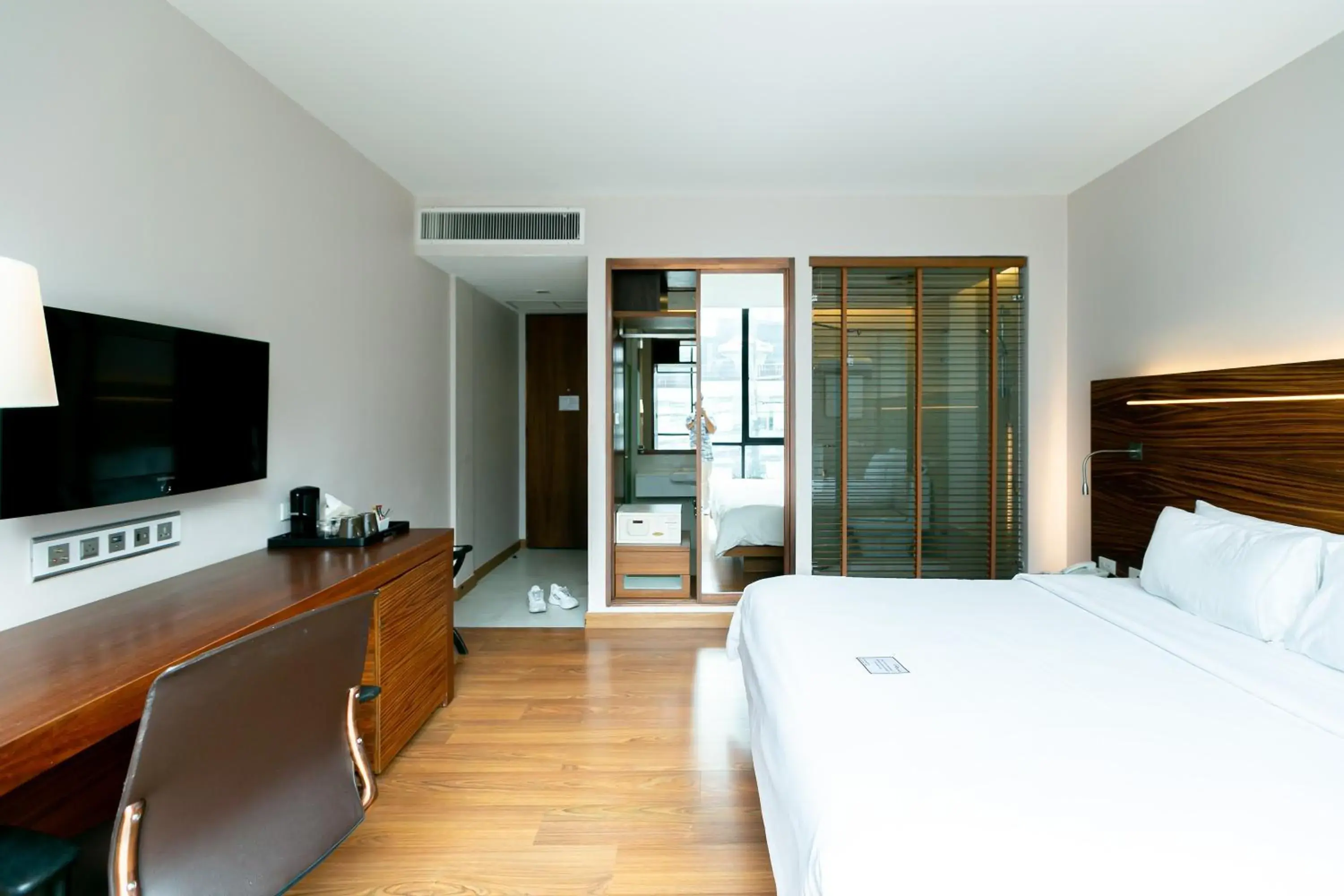 Bedroom, TV/Entertainment Center in Sacha's Hotel Uno SHA