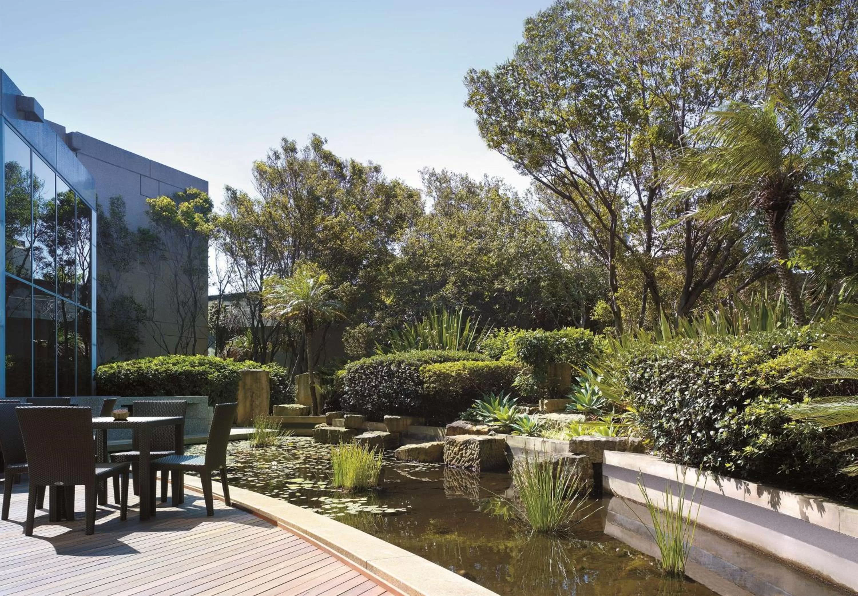 Lounge or bar in Shangri-La Sydney