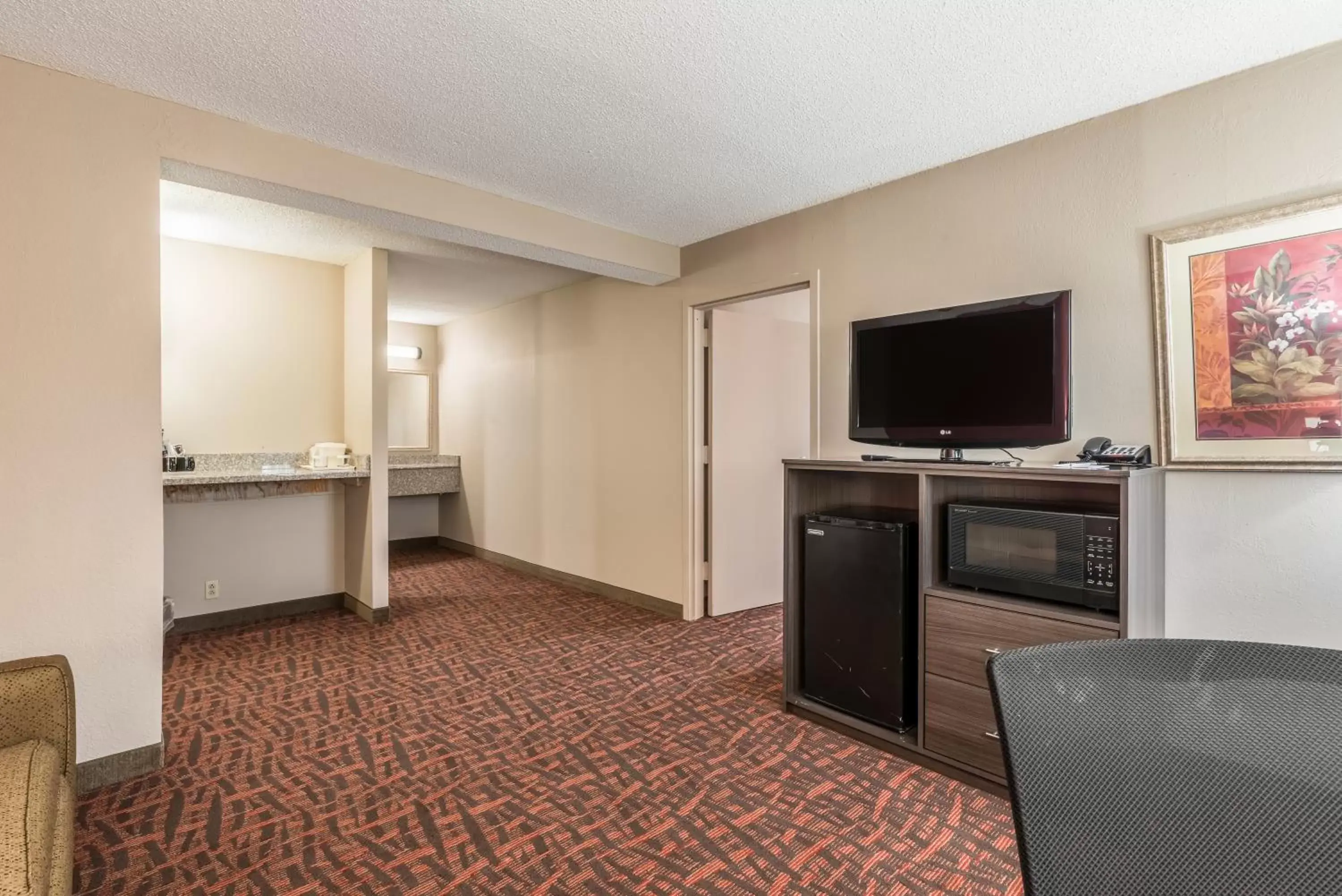 TV/Entertainment Center in Lake Norman Inn and Suites