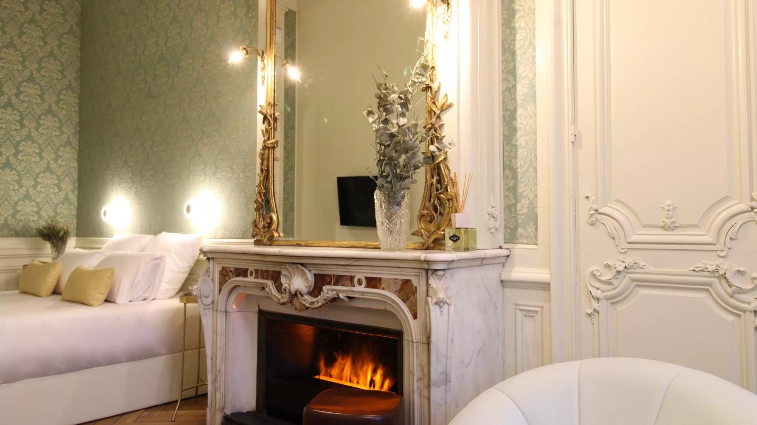 Seating area in MiHotel Bellecour