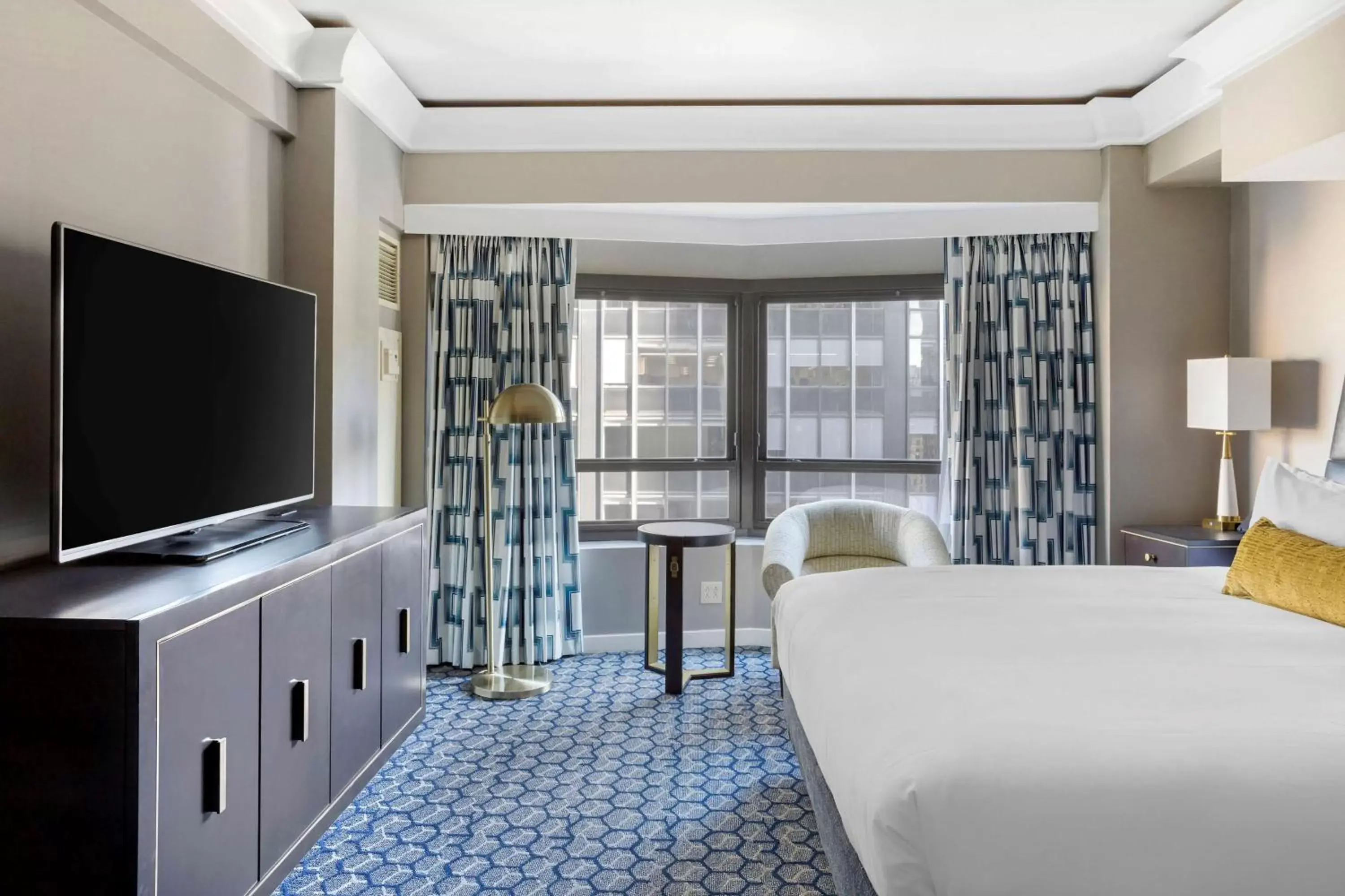 Bed, TV/Entertainment Center in Hilton Club New York
