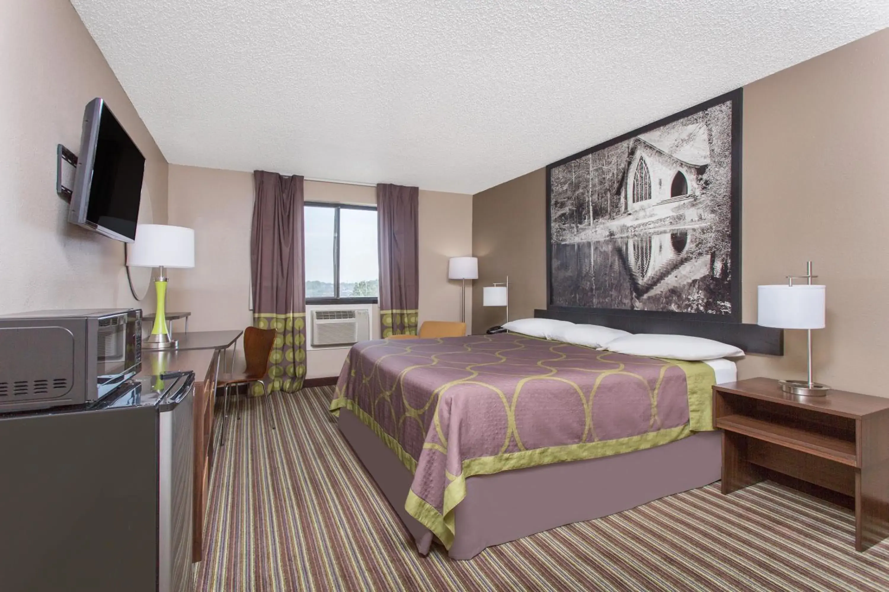 Photo of the whole room in Super 8 by Wyndham Columbus Airport