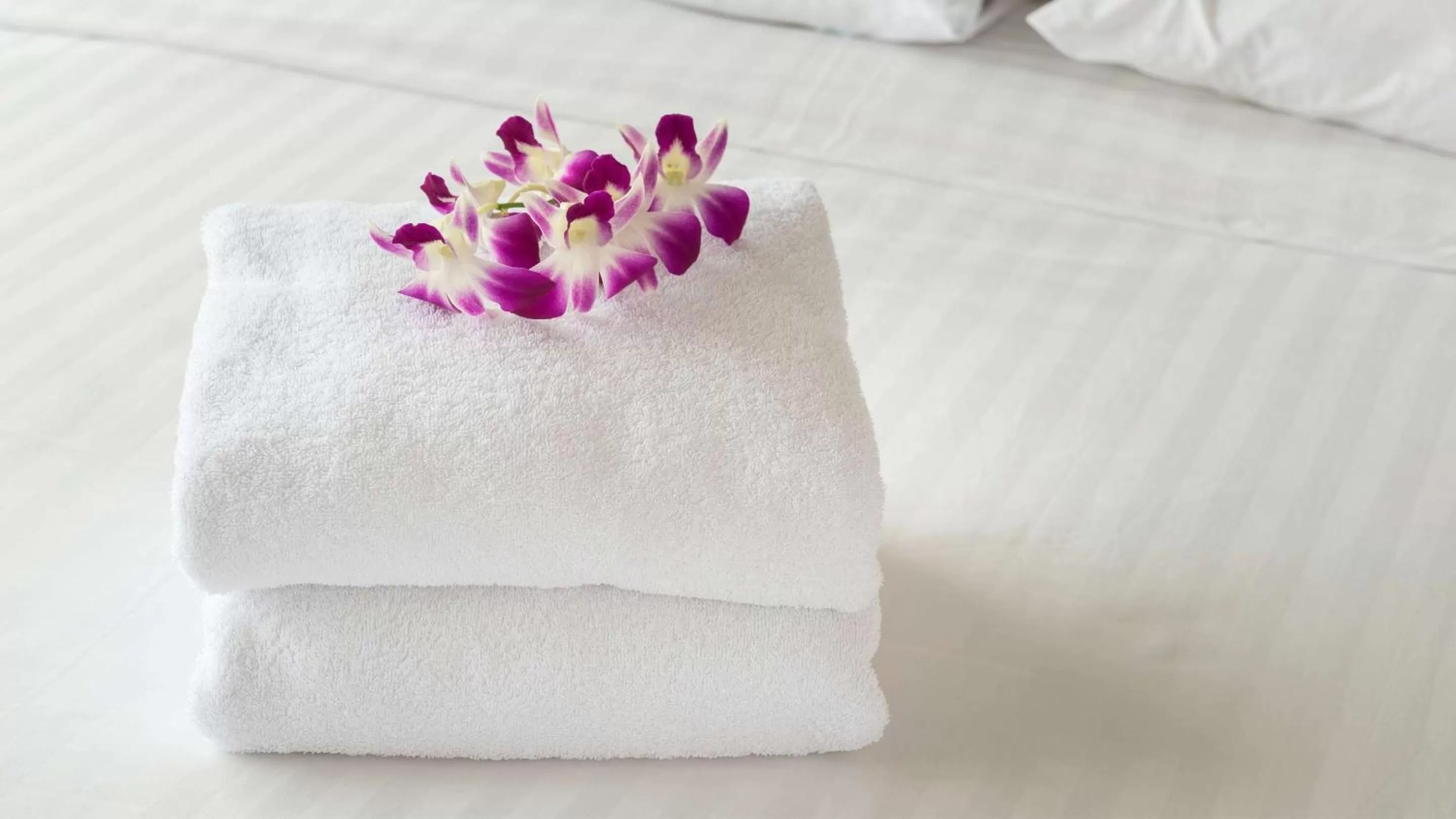 Photo of the whole room, Bed in Inn of Loudon