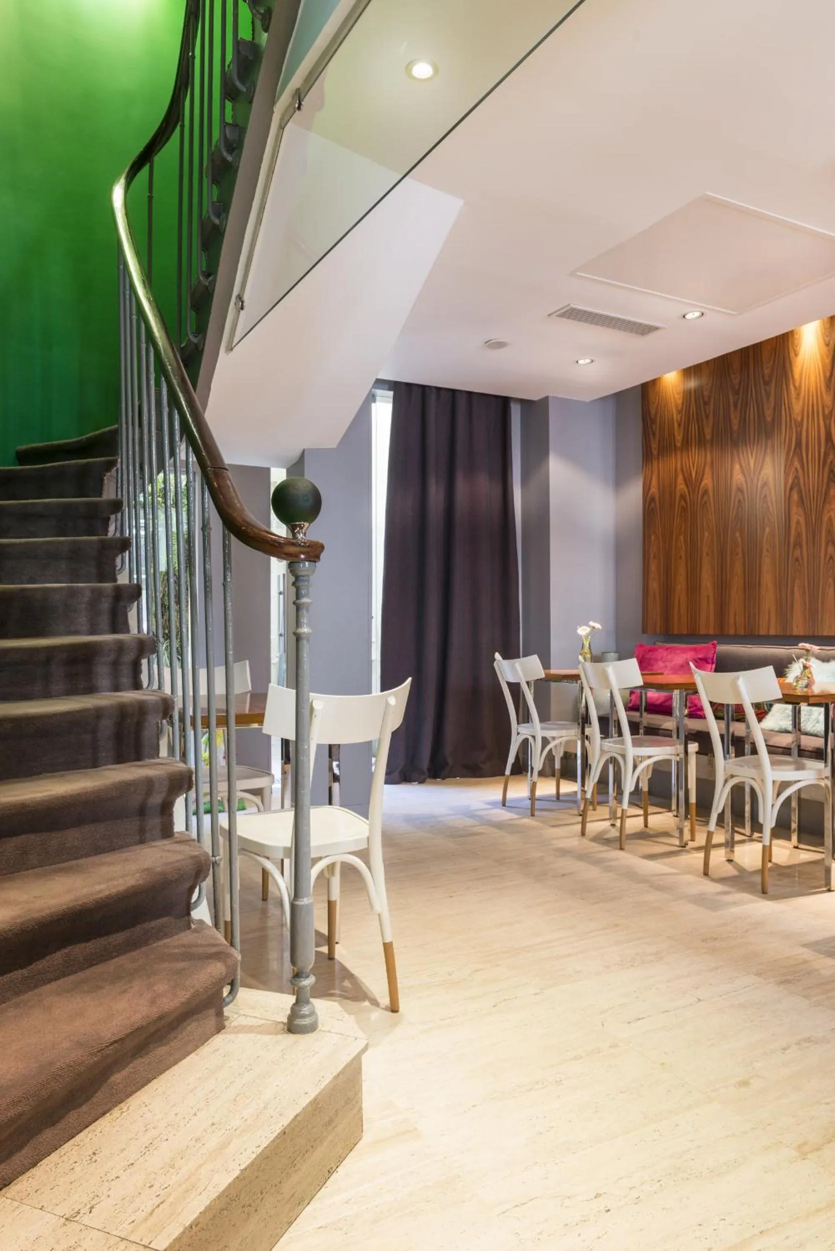 Restaurant/places to eat in Hotel Le Placide Saint-Germain Des Prés