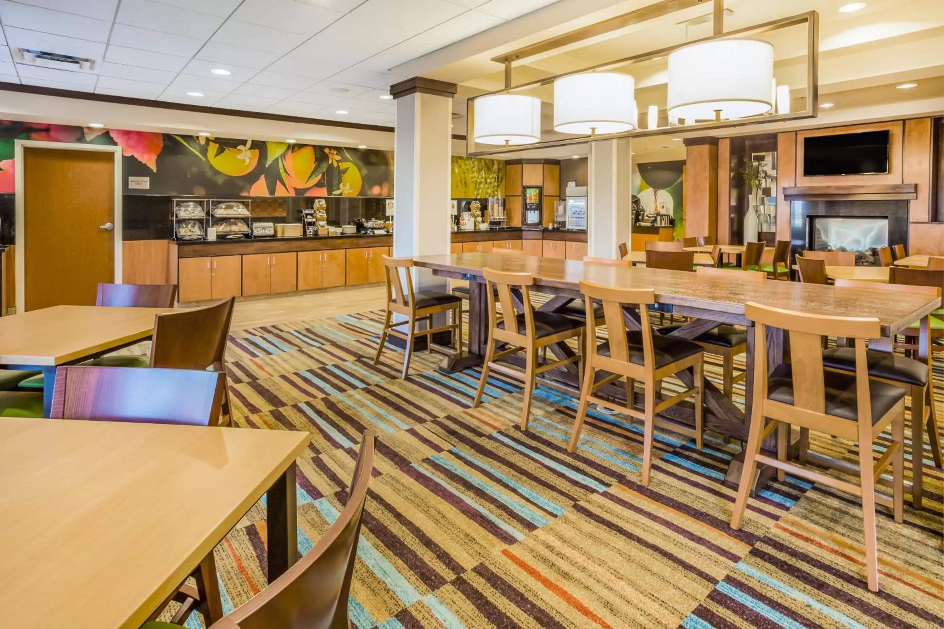 Breakfast, Restaurant/Places to Eat in Fairfield Inn and Suites Turlock