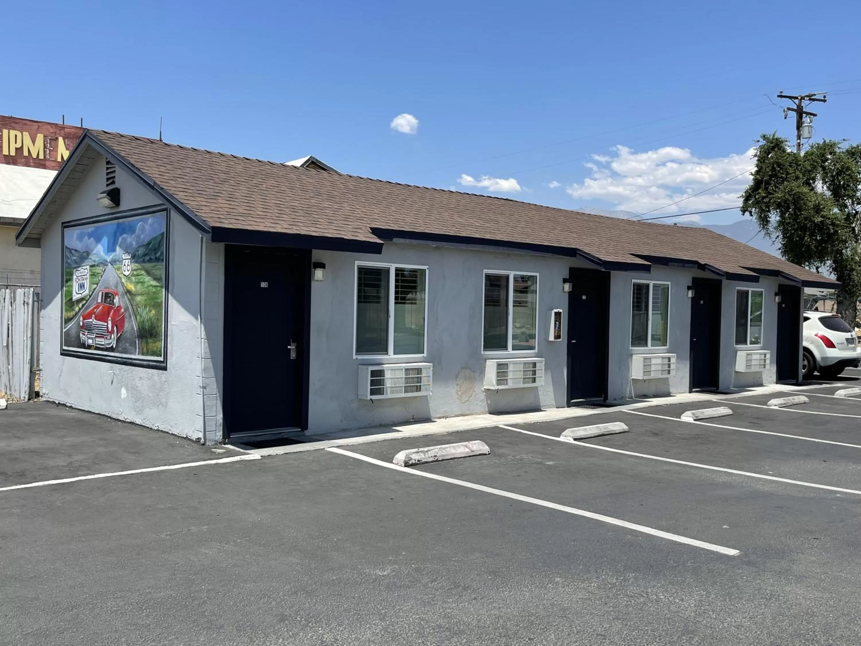 Property building in Fontana Inn
