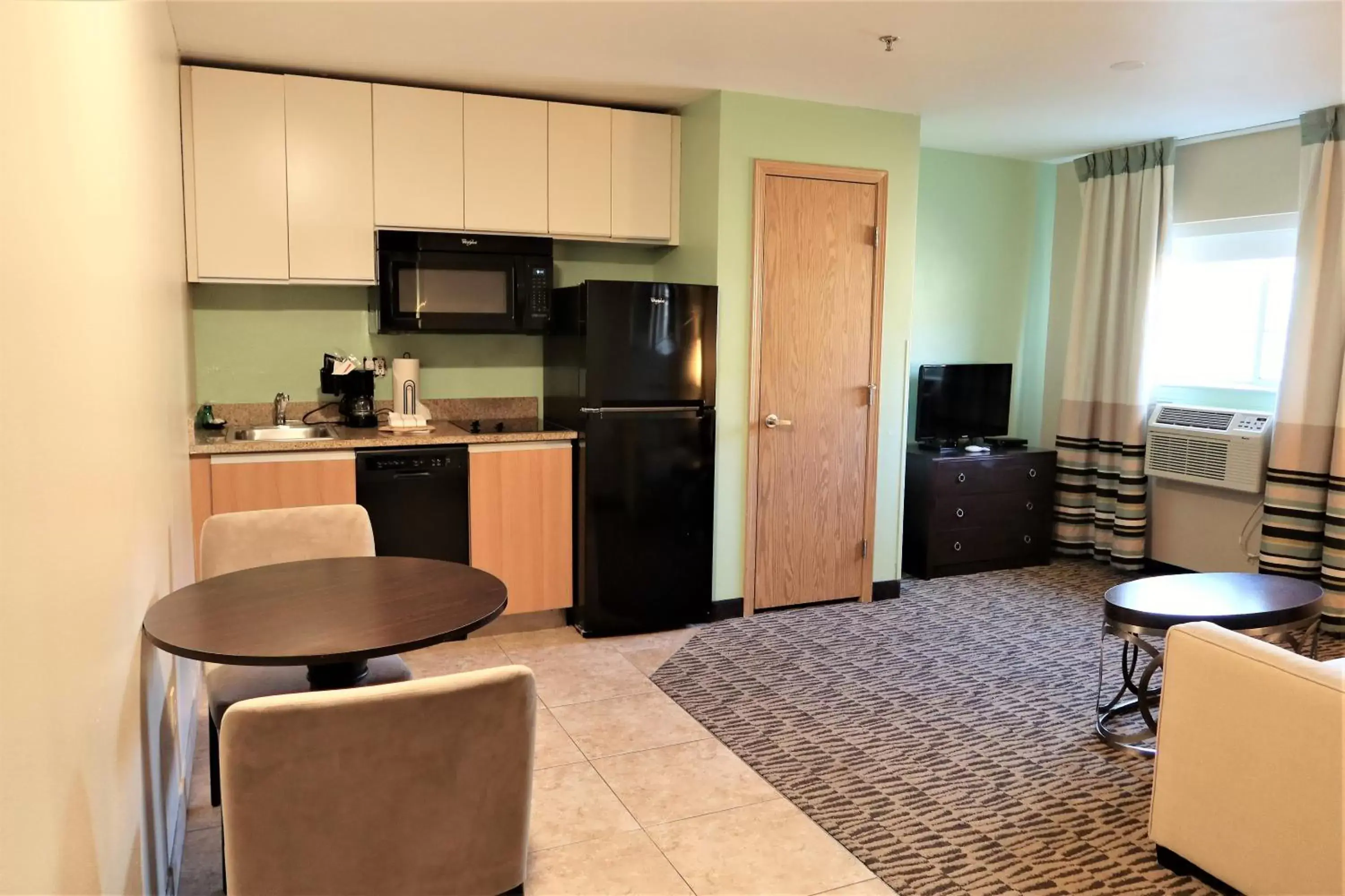 Kitchen/Kitchenette in GreenTree Suites Eagle / Vail Valley