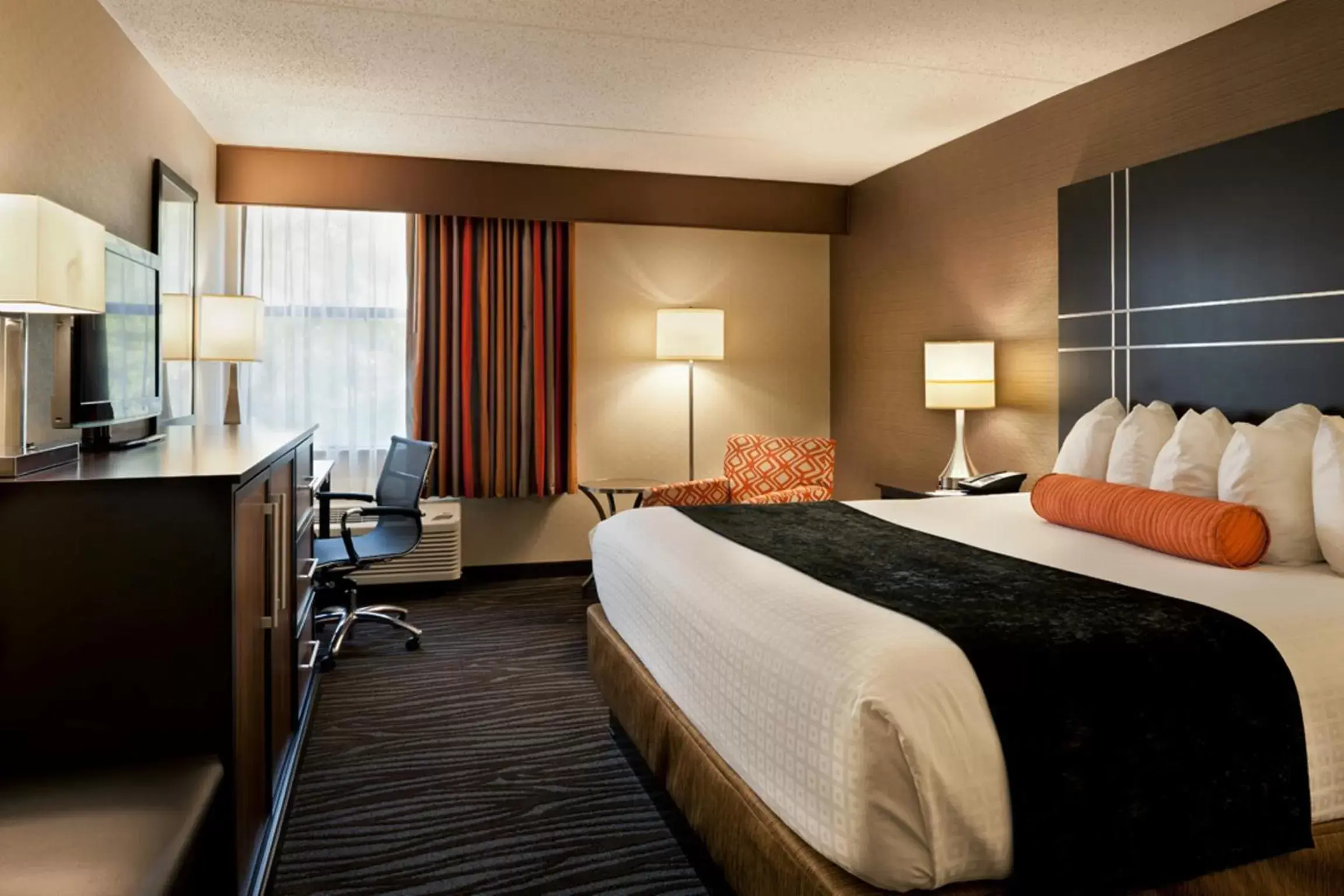 Bed in Best Western Plus BWI Airport Hotel - Arundel Mills