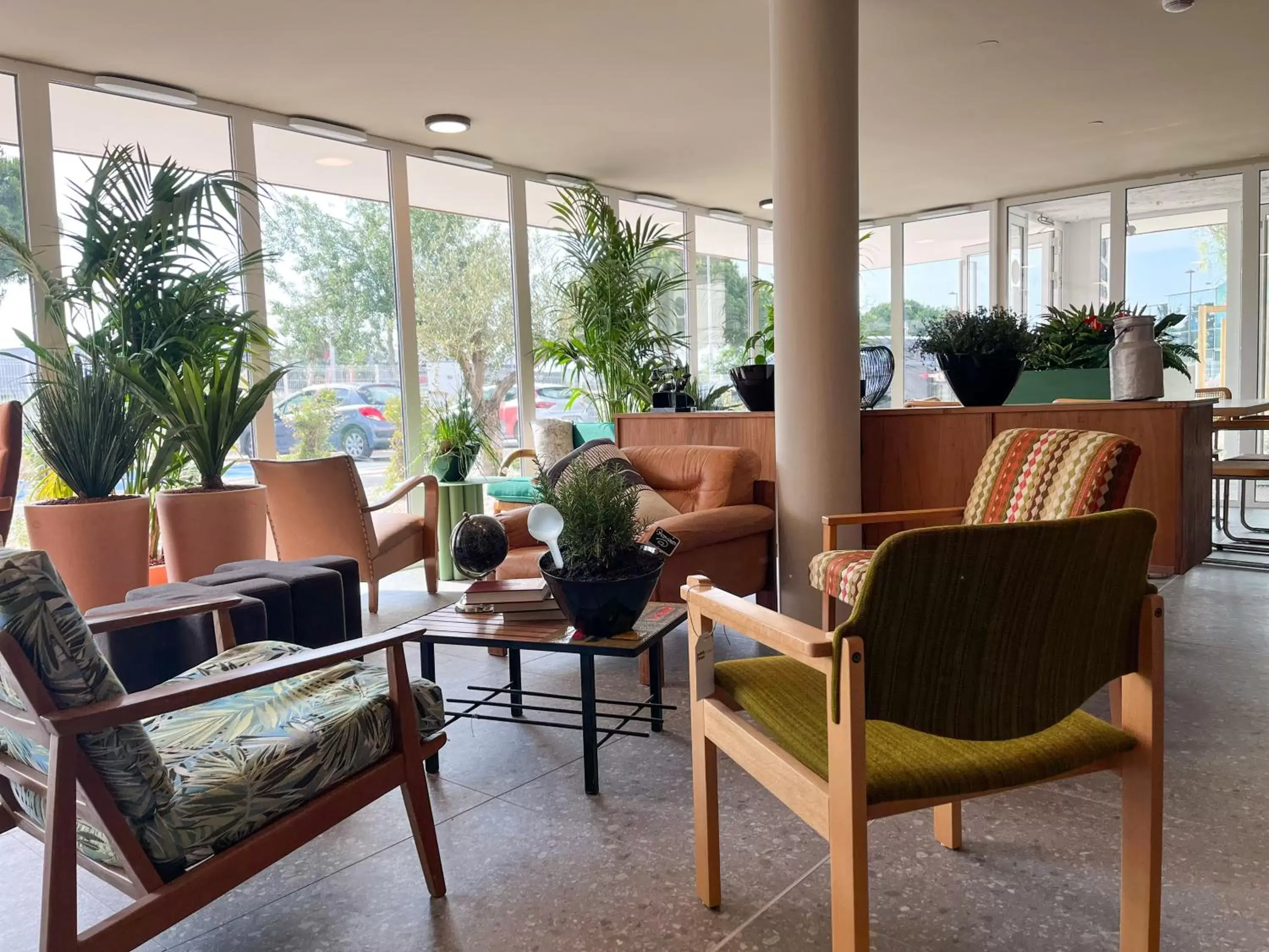 Seating area in Greet hôtel Montpellier Aéroport Parc des Expos