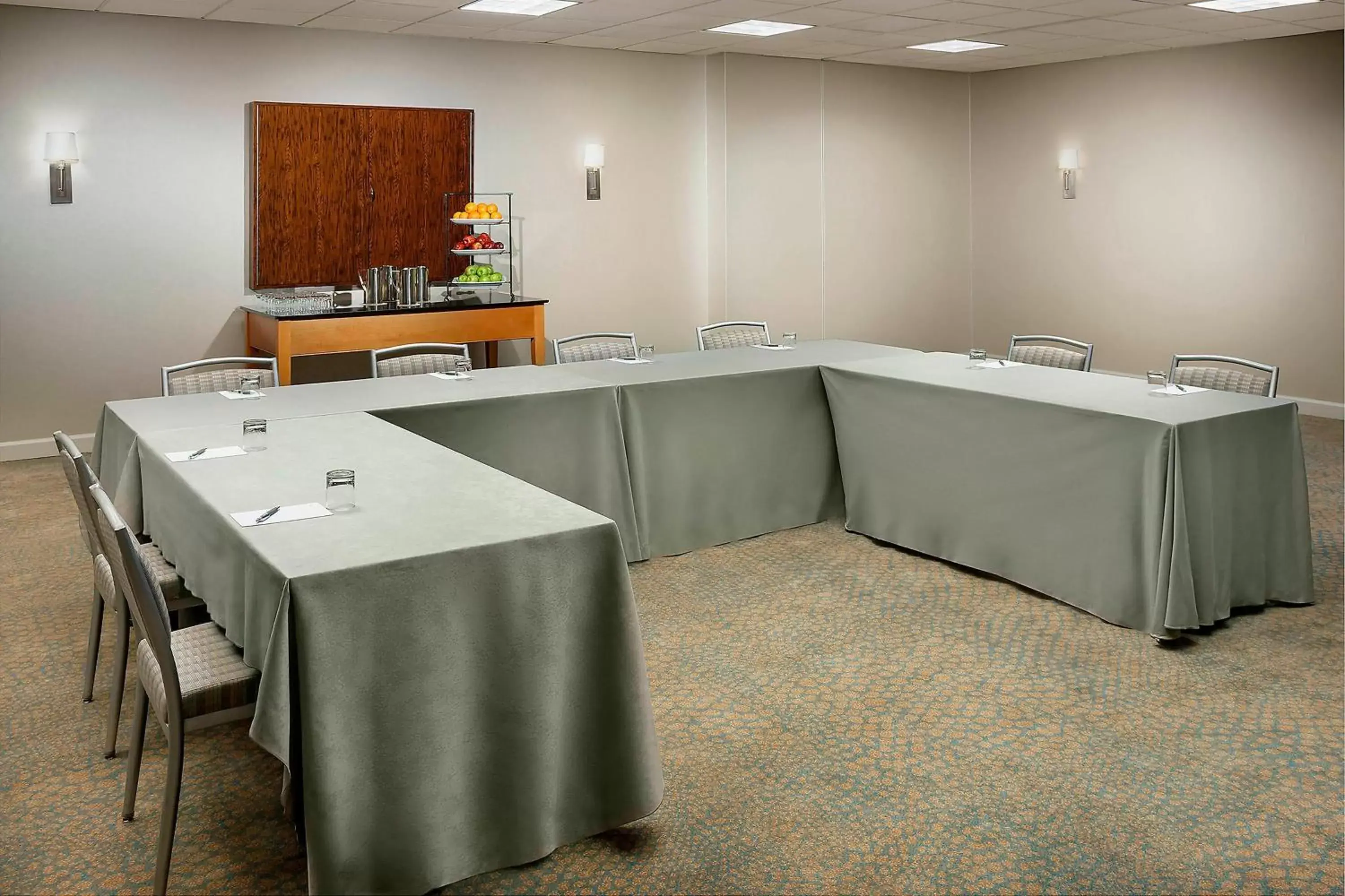 Meeting/conference room, Kitchen/Kitchenette in The Westin Chicago Northwest