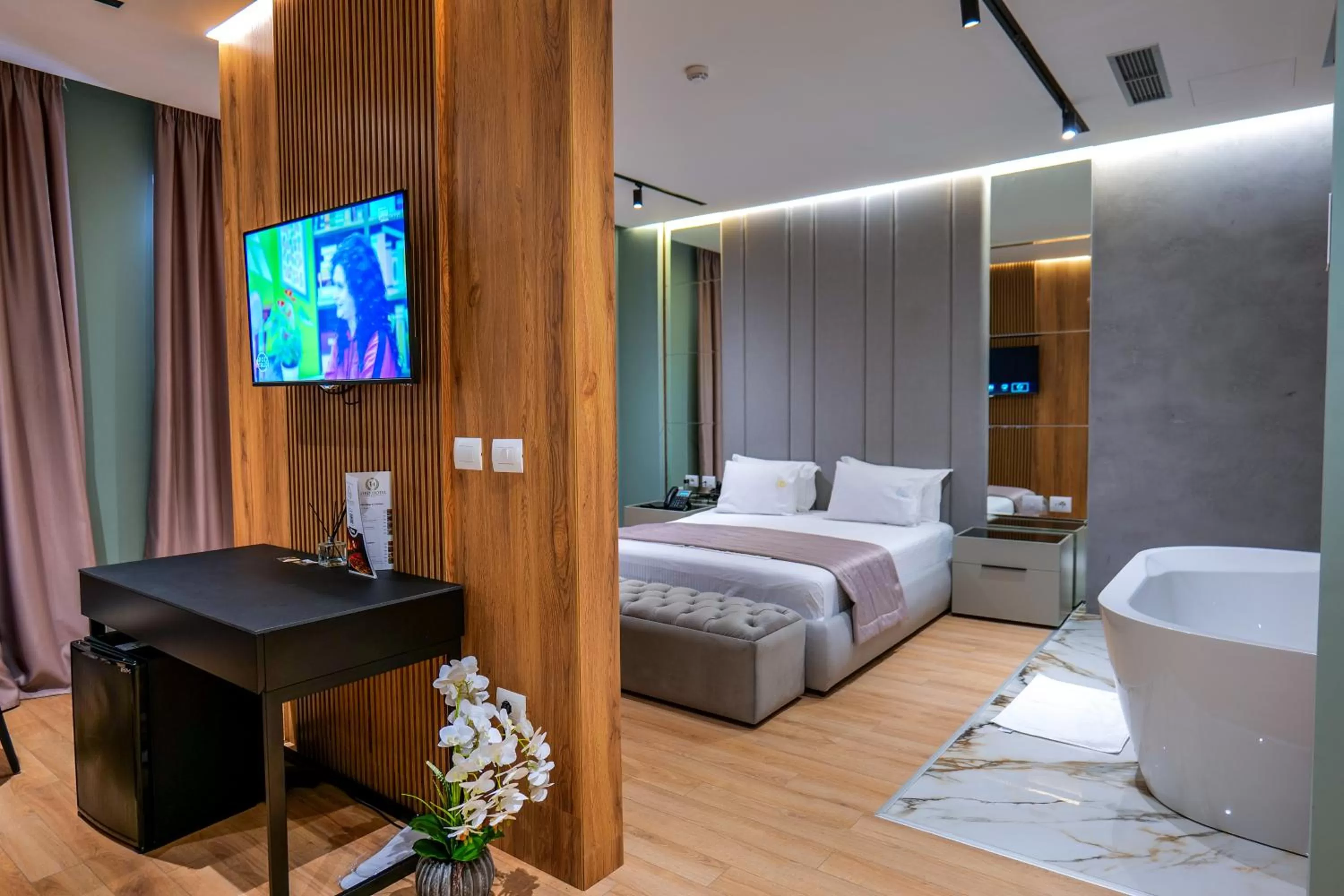 TV and multimedia, Bed in LORD Hotel