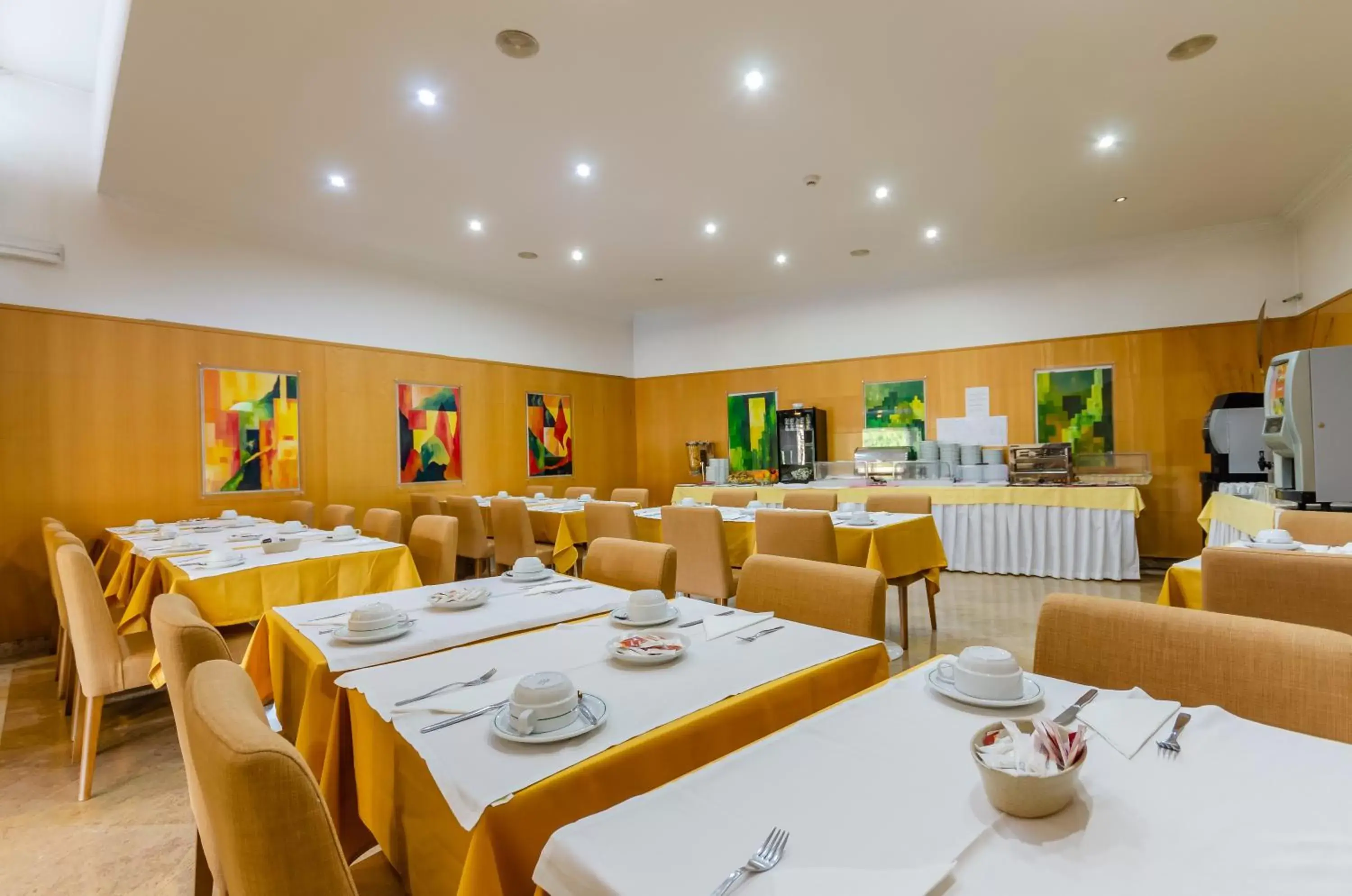 Restaurant/Places to Eat in Hotel Alvorada