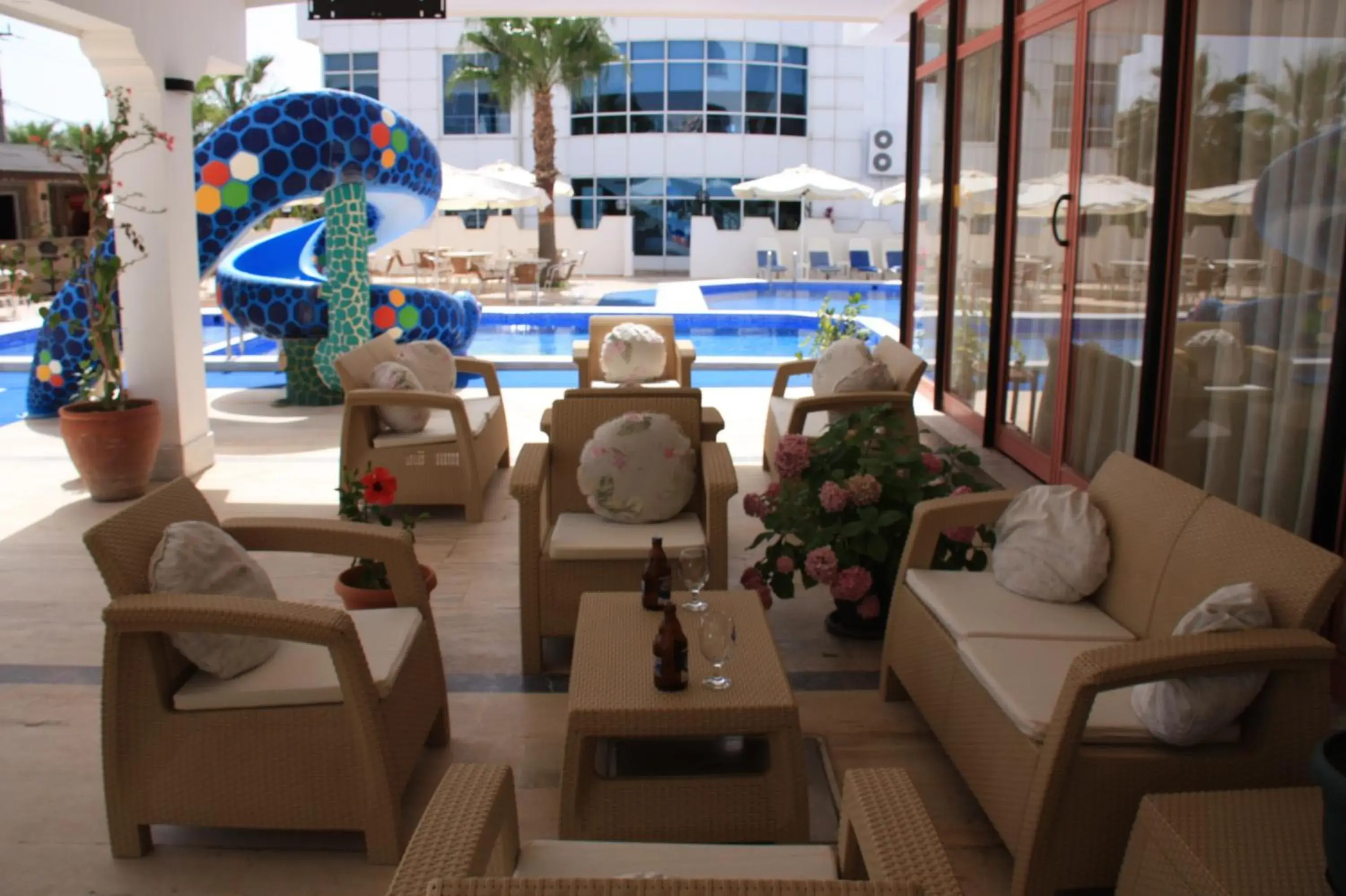Balcony/Terrace, Swimming Pool in Hotel Billurcu
