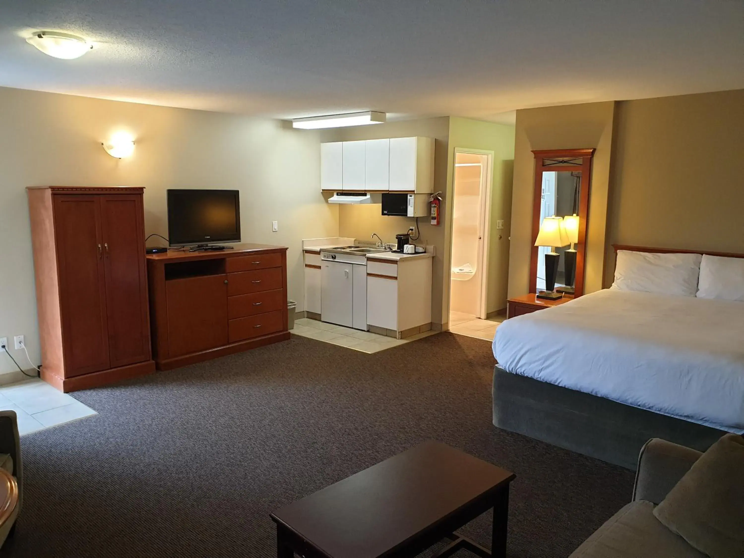 TV/Entertainment Center in Riverland Inn & Suites