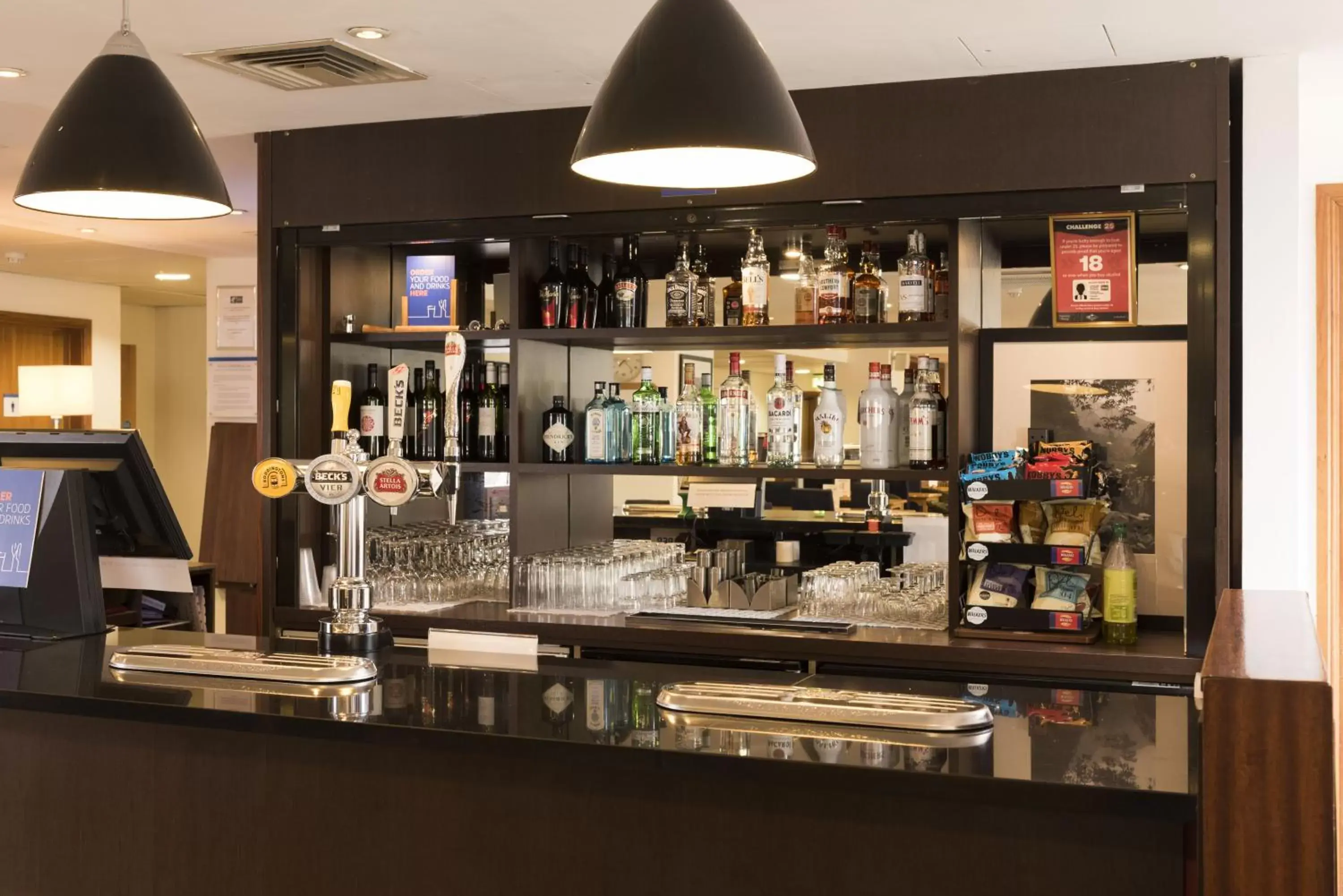 Lounge or bar, Lounge/Bar in Holiday Inn Express Birmingham Star City, an IHG Hotel