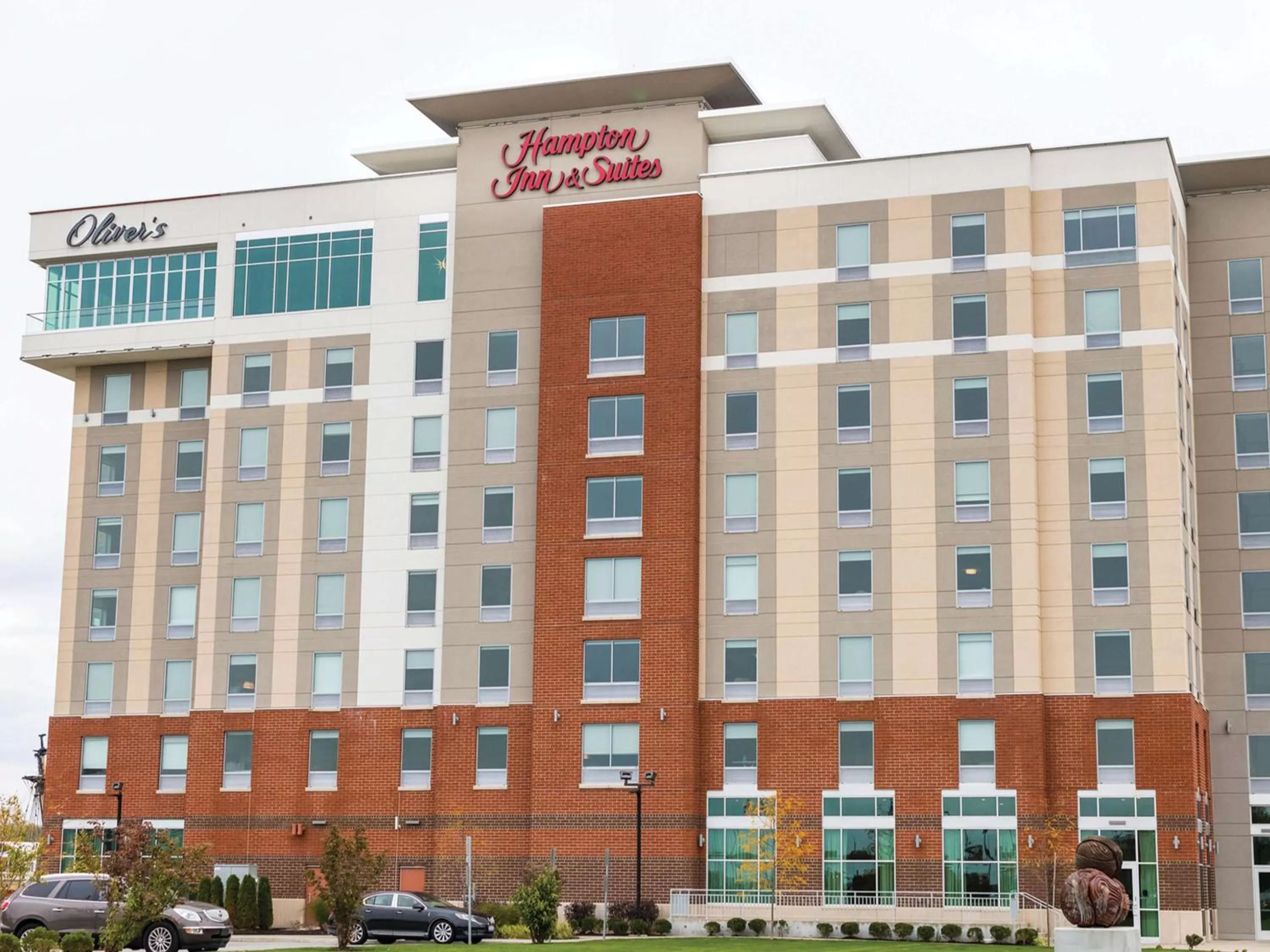 Property building in Hampton Inn & Suites Erie Bayfront