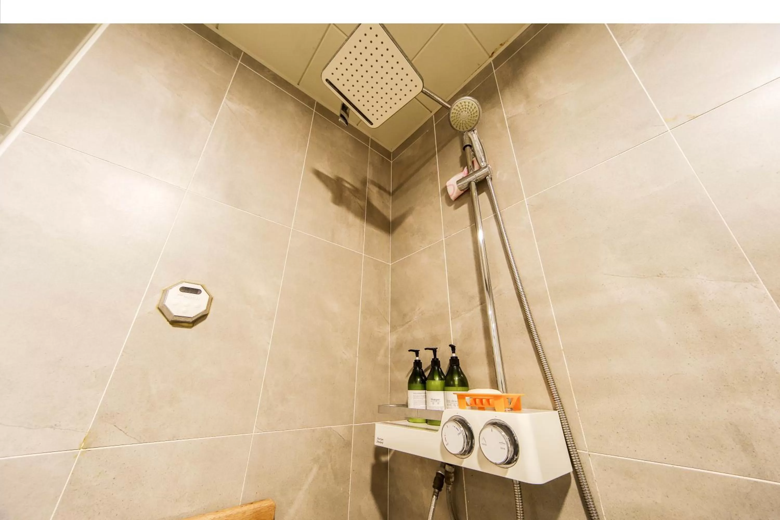 Bathroom in Elysee Hotel