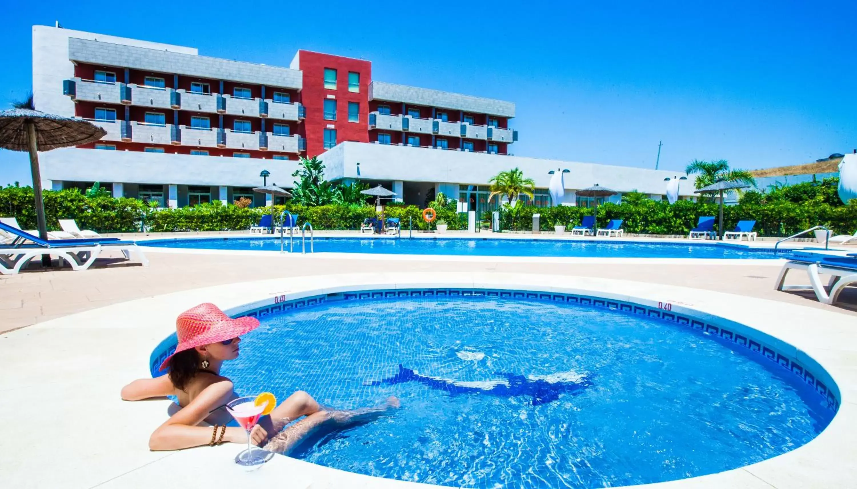 Swimming Pool in Hotel Montera Plaza